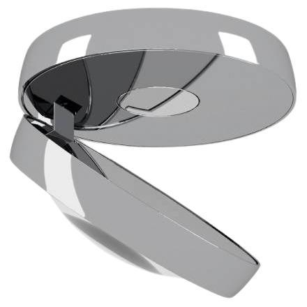 Strong design and leading-edge technology come together in this family of lamps characterised by a convex lens that projects the LED light wherever its needed or most preferred, for a truly efficient and personalised result. Versatile and dynamic,