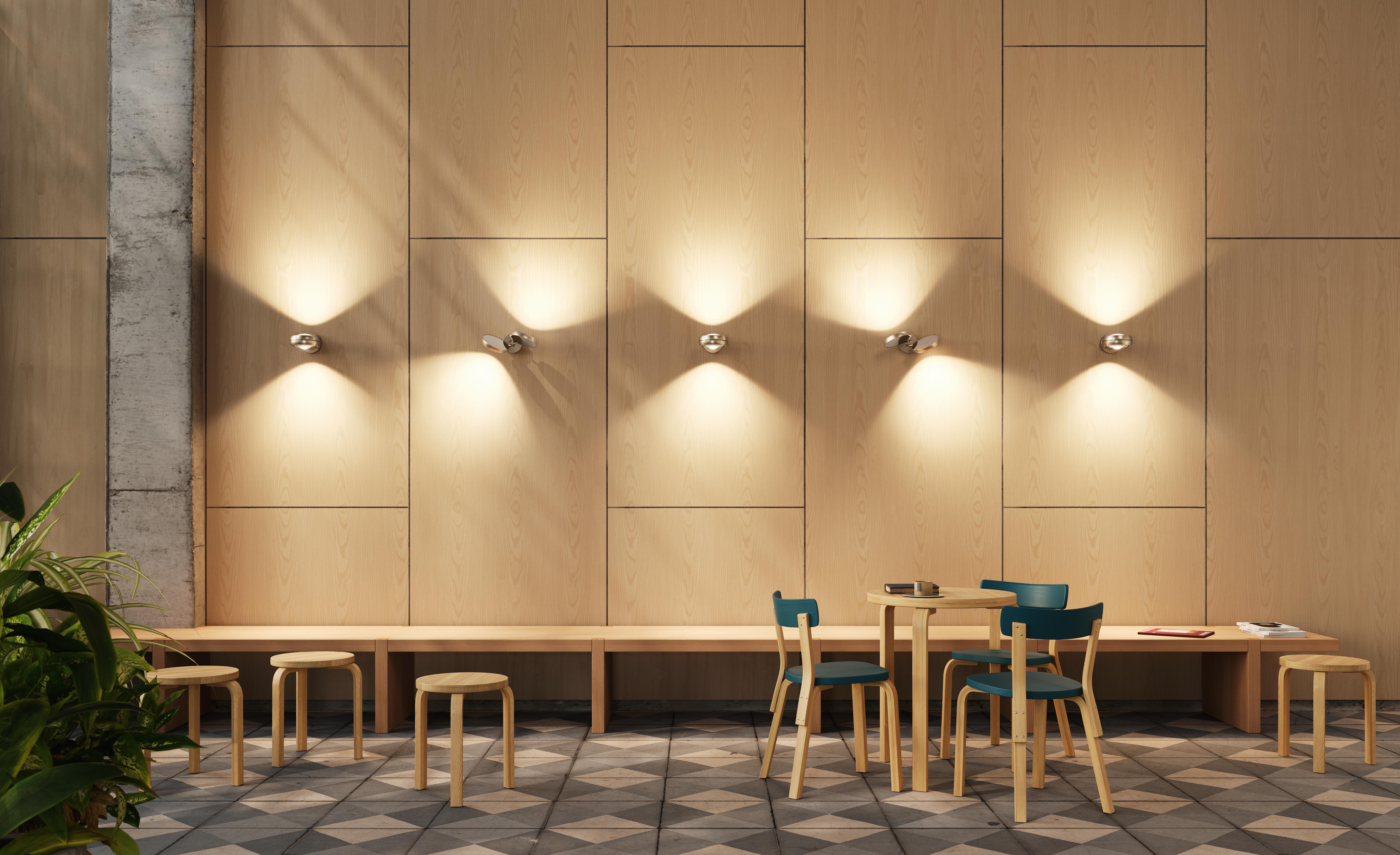Starkes Design und Spitzentechnologie vereinen sich in dieser Lampenfamilie, die sich durch eine konvexe Linse auszeichnet, die das LED-Licht dorthin projiziert, wo es benötigt wird oder am liebsten ist, für ein wirklich effizientes und