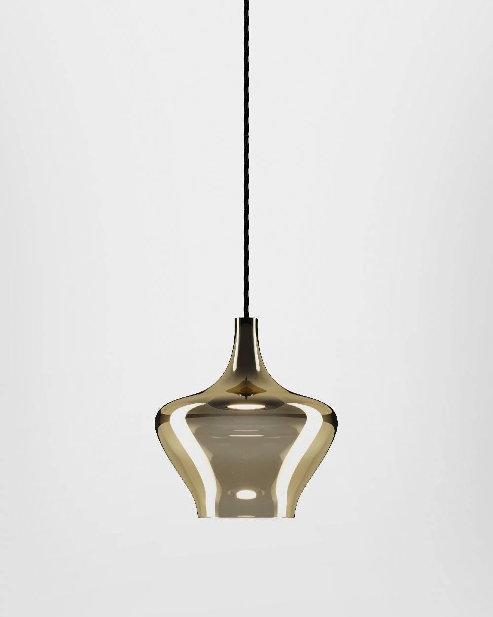 Lodes NOSTALGIA Lampe à suspension moyenne avec calbe noir par Dima Loginoff Neuf - En vente à Brooklyn, NY
