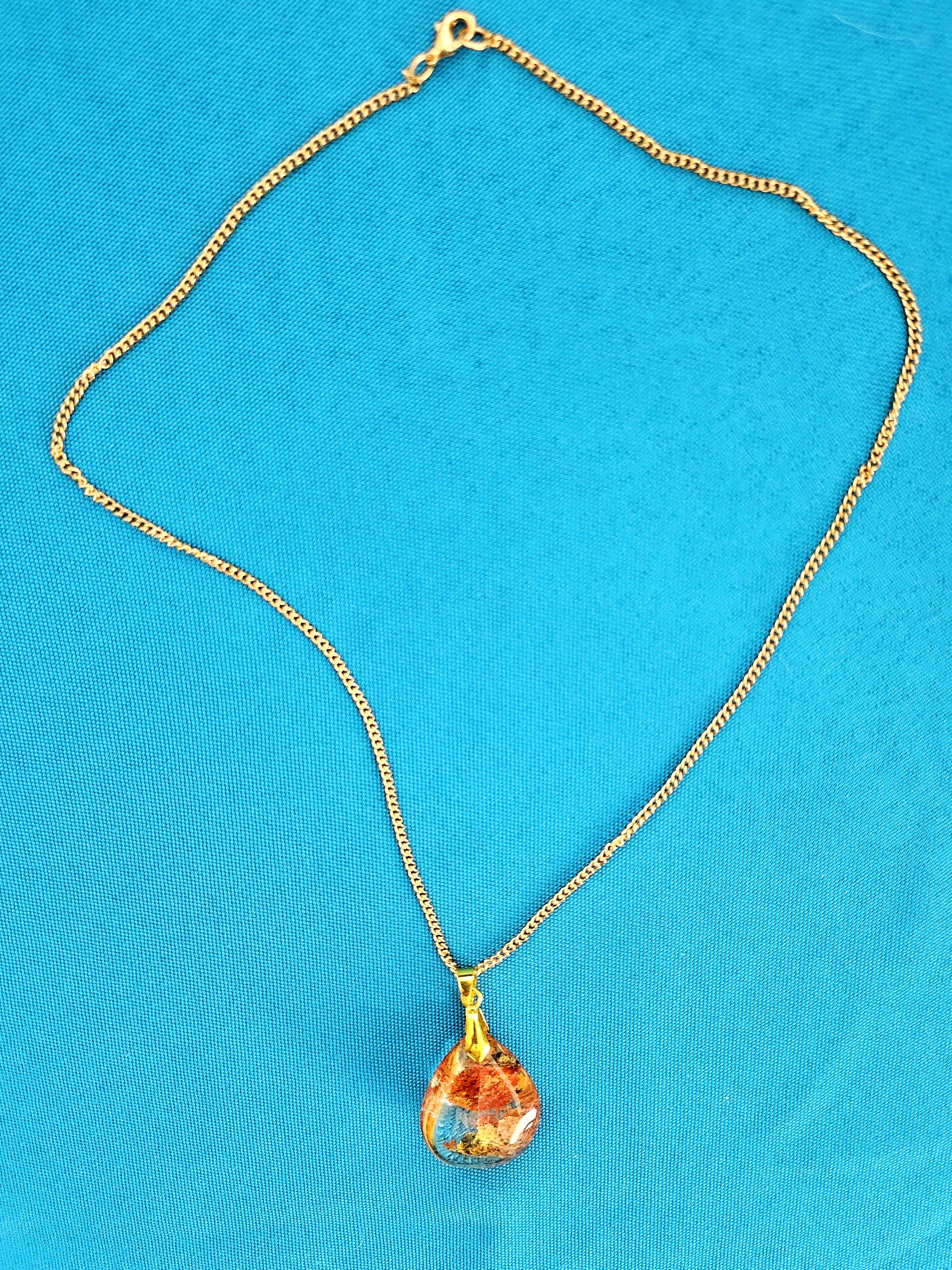 Collier à pendentifs en cristal de Lodolite / Quartz de jardin, rouge, orange, jaune, vert en vente 3