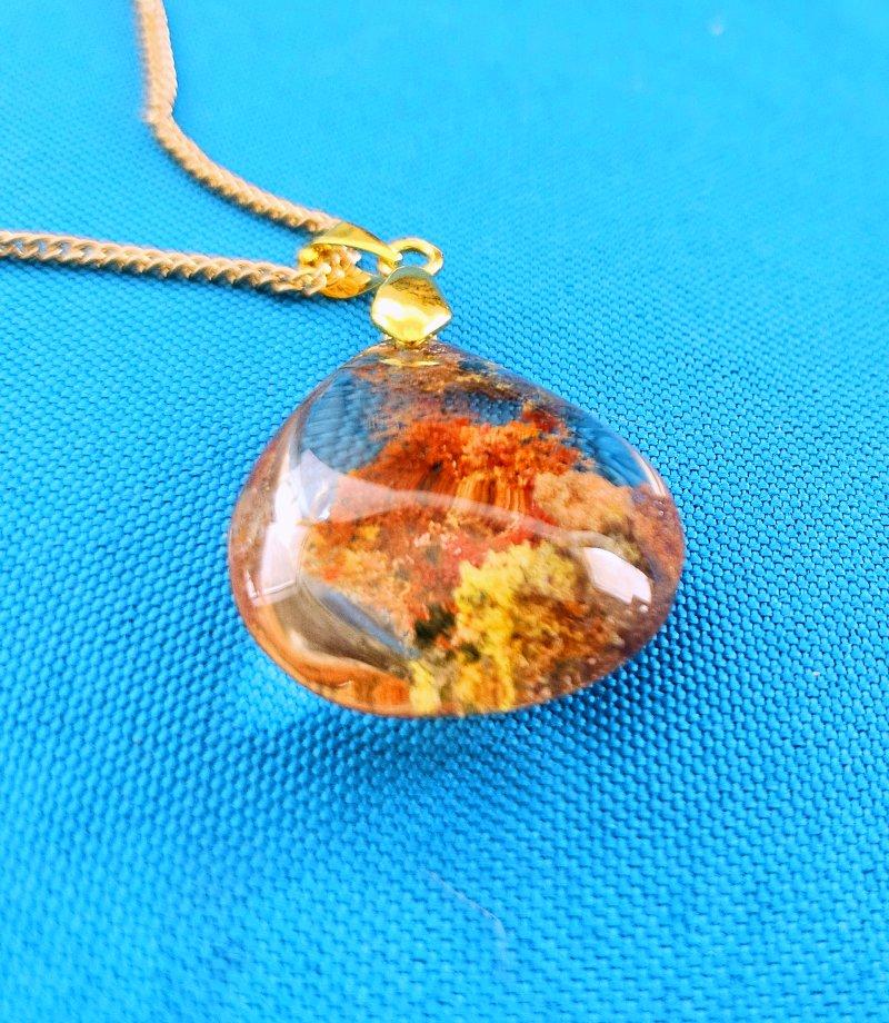 Collier à pendentifs en cristal de Lodolite / Quartz de jardin, rouge, orange, jaune, vert en vente 4