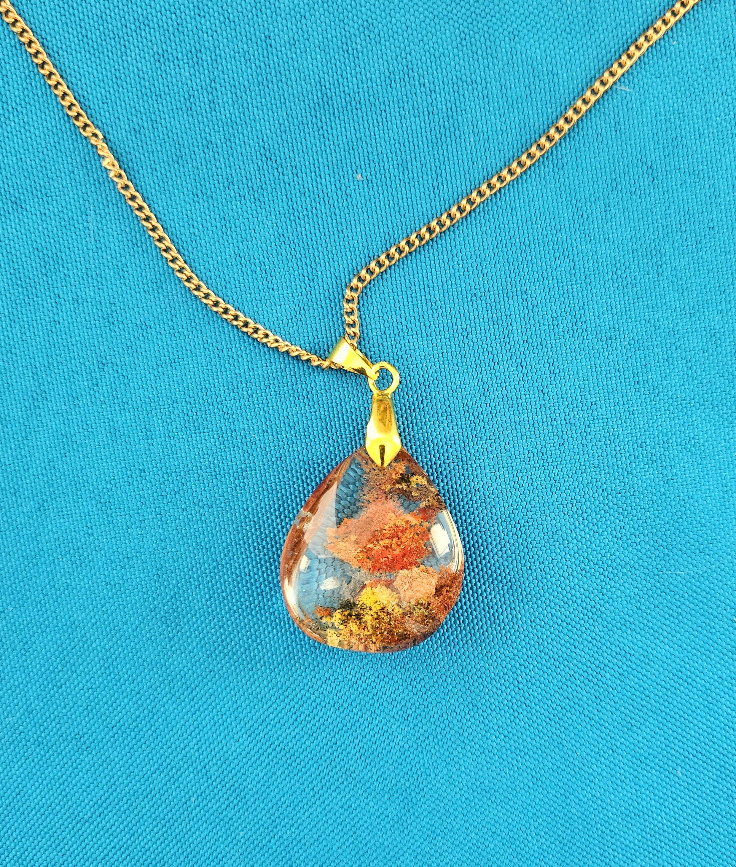 Collier à pendentifs en cristal de Lodolite / Quartz de jardin, rouge, orange, jaune, vert Bon état - En vente à Warrenton, OR
