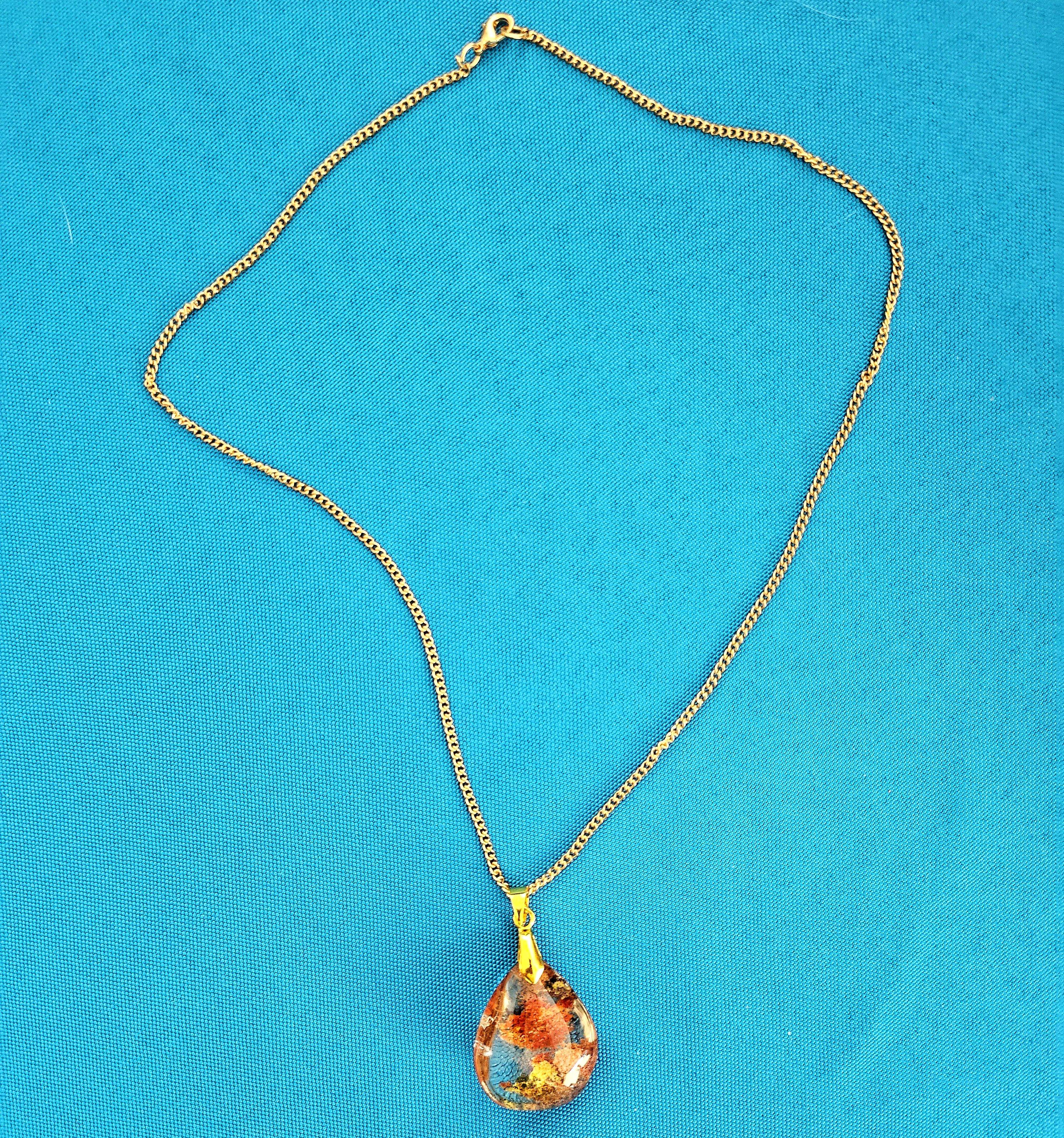 Collier à pendentifs en cristal de Lodolite / Quartz de jardin, rouge, orange, jaune, vert en vente 1