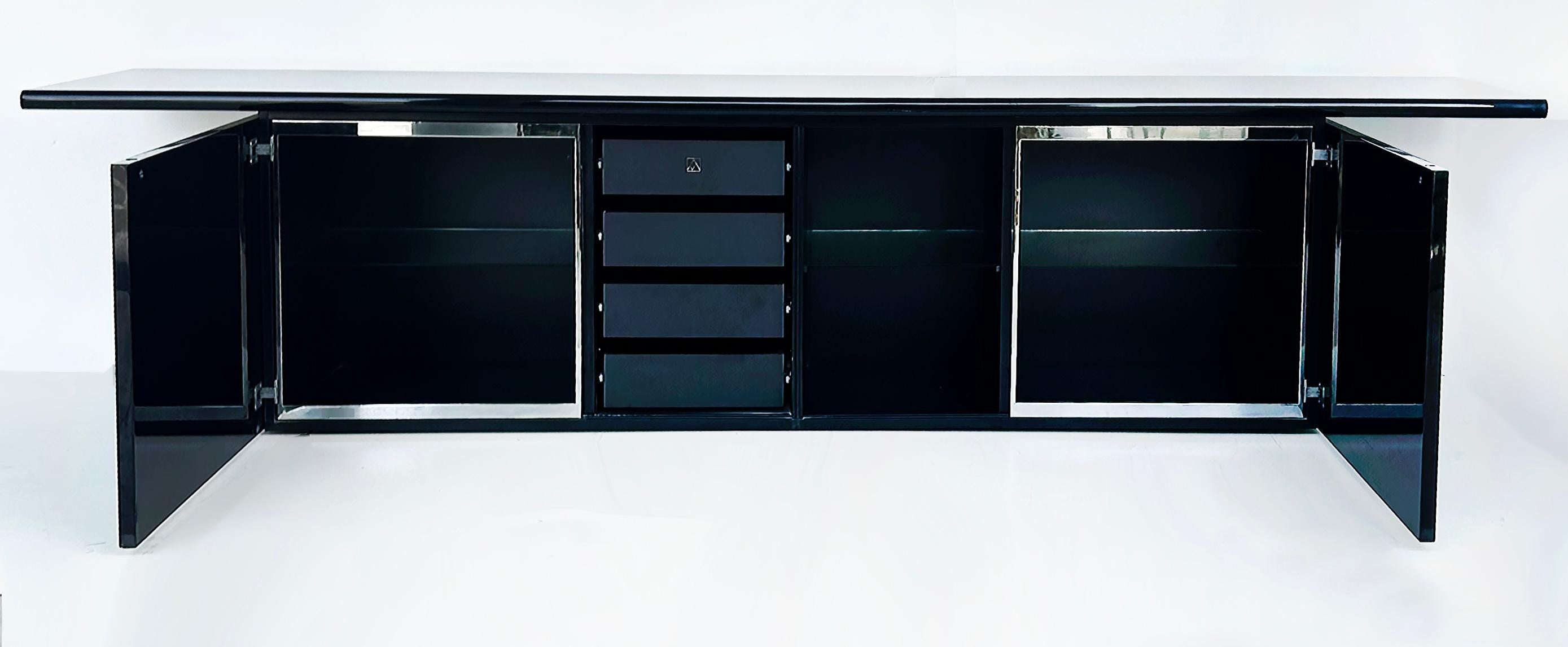 Lodovico Acerbis, Giotto Stoppino Credenza Sheraton en lacado negro brillante Italiano en venta
