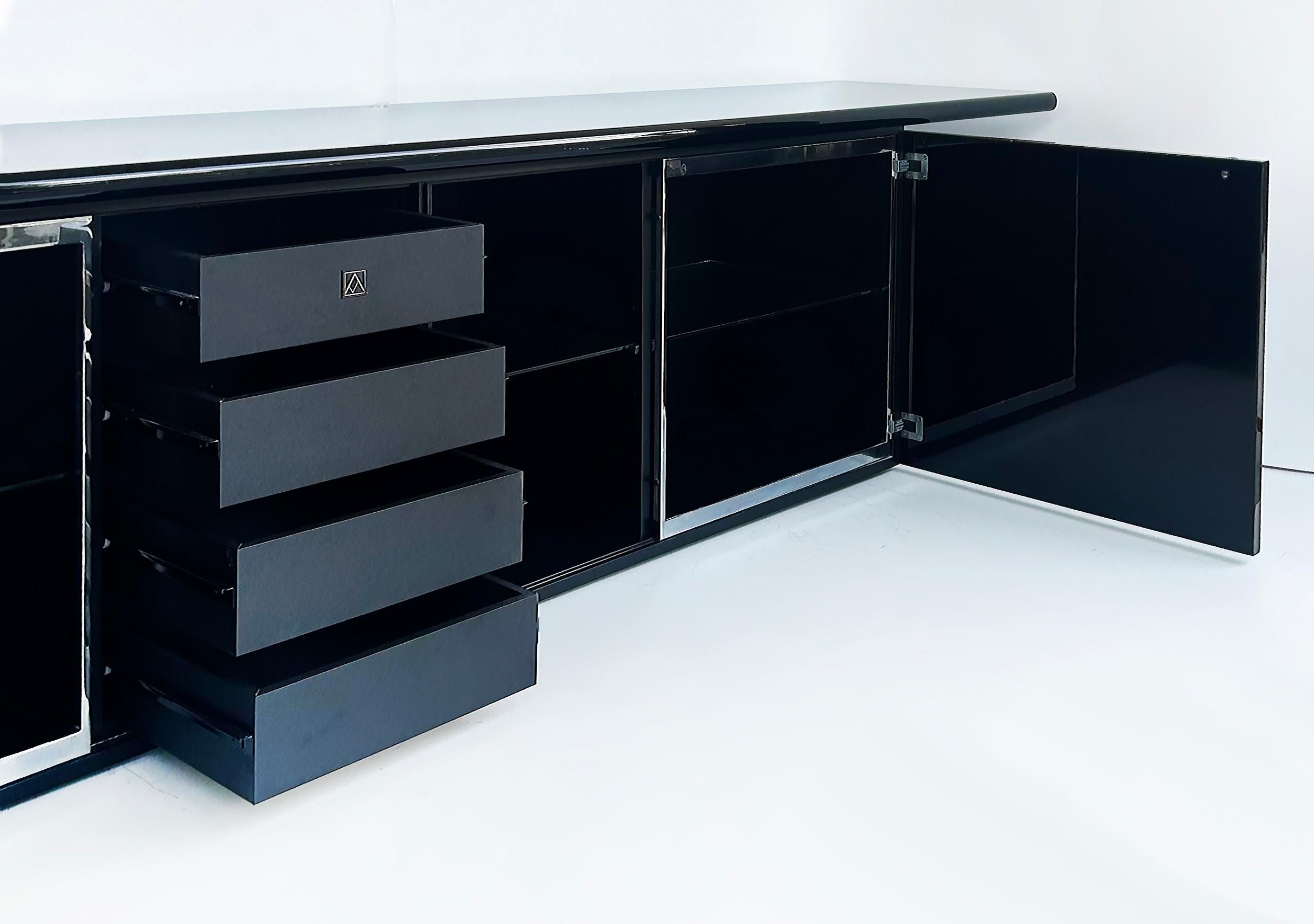 Lodovico Acerbis, Giotto Stoppino Credenza Sheraton en lacado negro brillante Lacado en venta