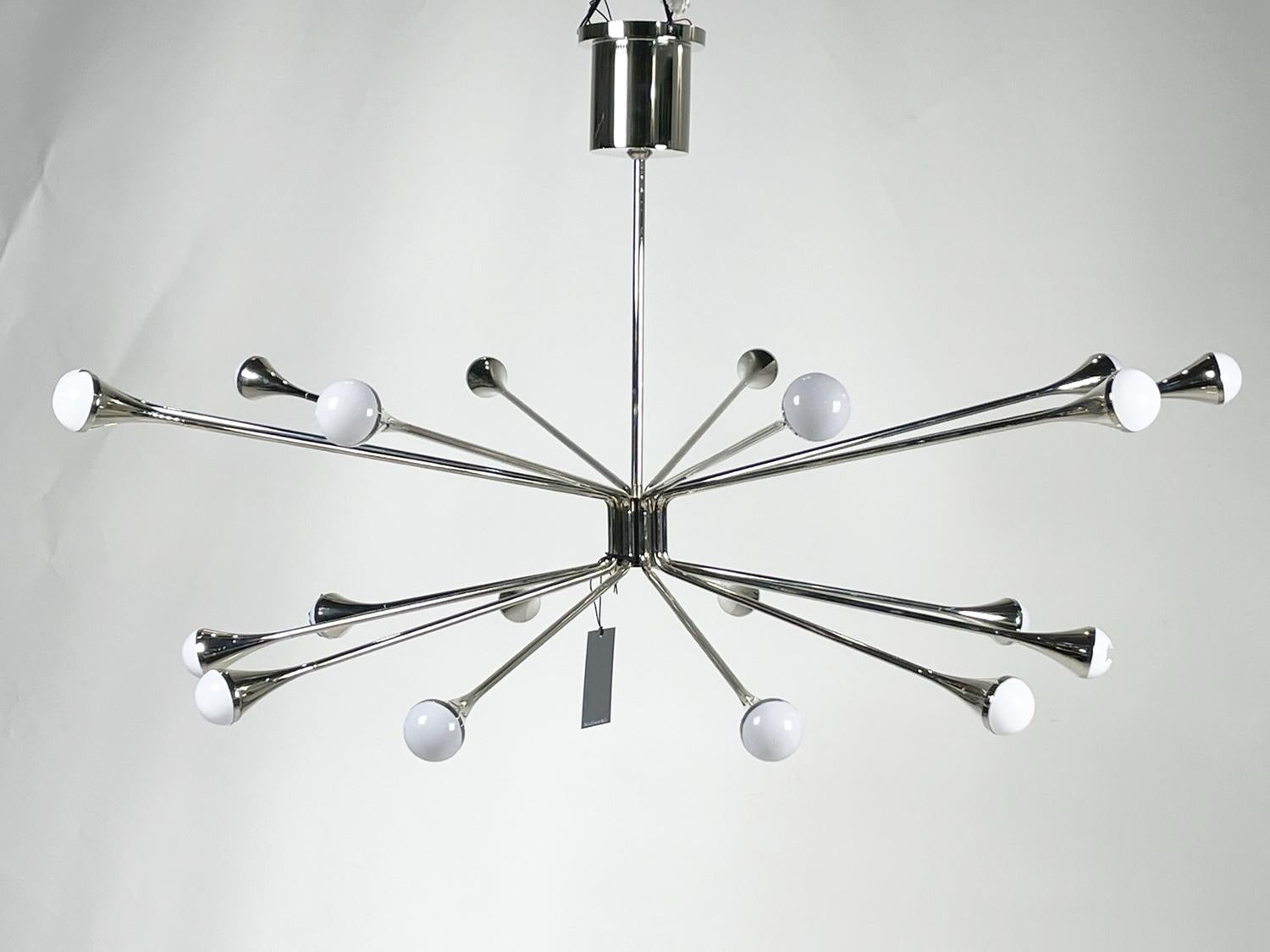This Mid-Century Modern-inspired family, Lody by Sean Lavin for VC Modern, recreates a retro look with contemporary appeal. This Lody chandelier features 20 orbed diffusers mounted at the ends of flared arms to create two rings of up and down LED