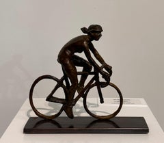 In bicicletta - Scultura in bronzo contemporanea del 21° secolo raffigurante un ciclista da corsa