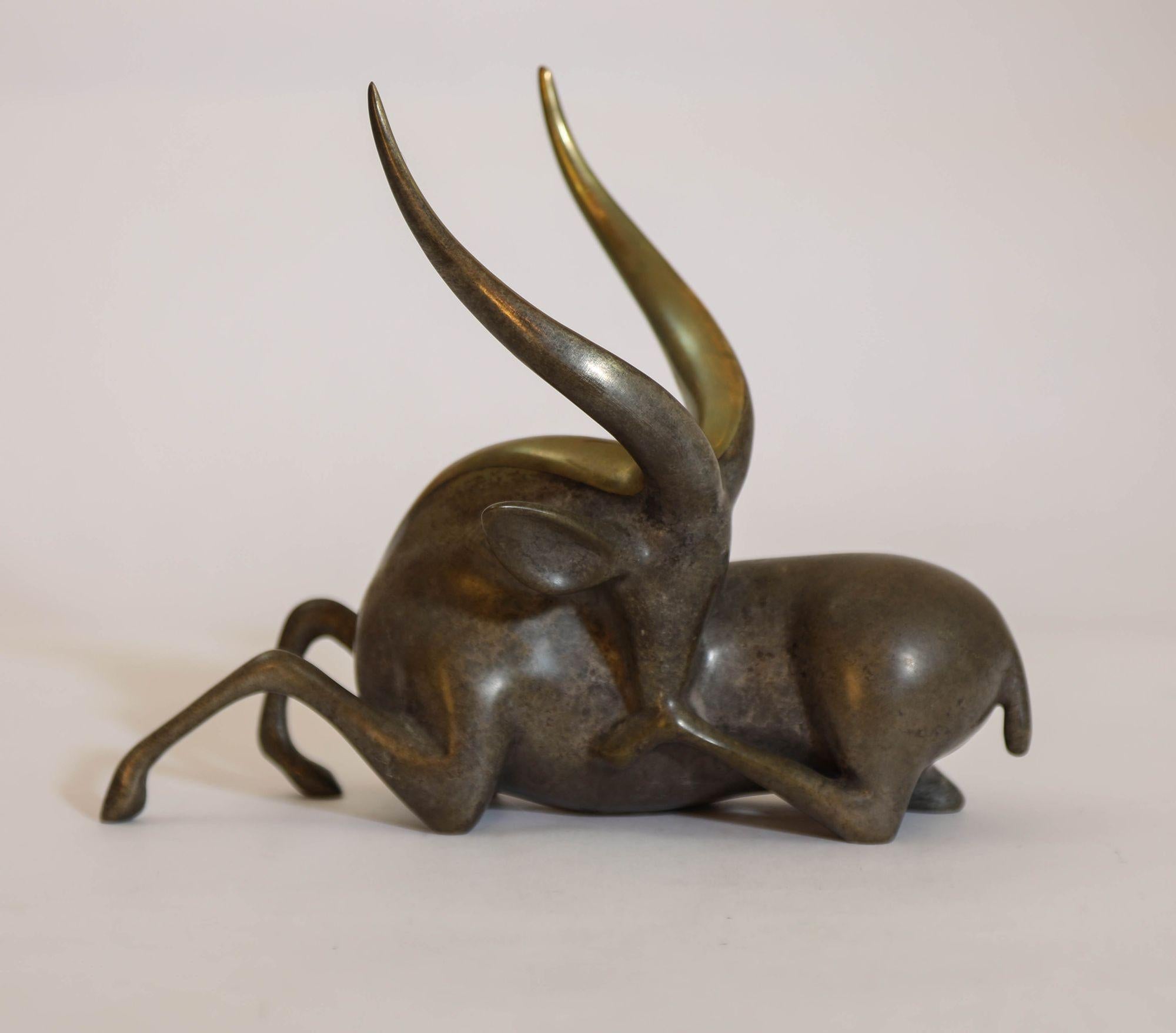 Loet Vanderveen (olandese, 1921-2015).
Scultura artistica in bronzo dell'antilope africana.
Scultura originale di stambecco o gazzella in bronzo di Loet Vanderveen con finitura patinata color carbone.
Scultura in bronzo in edizione limitata:
