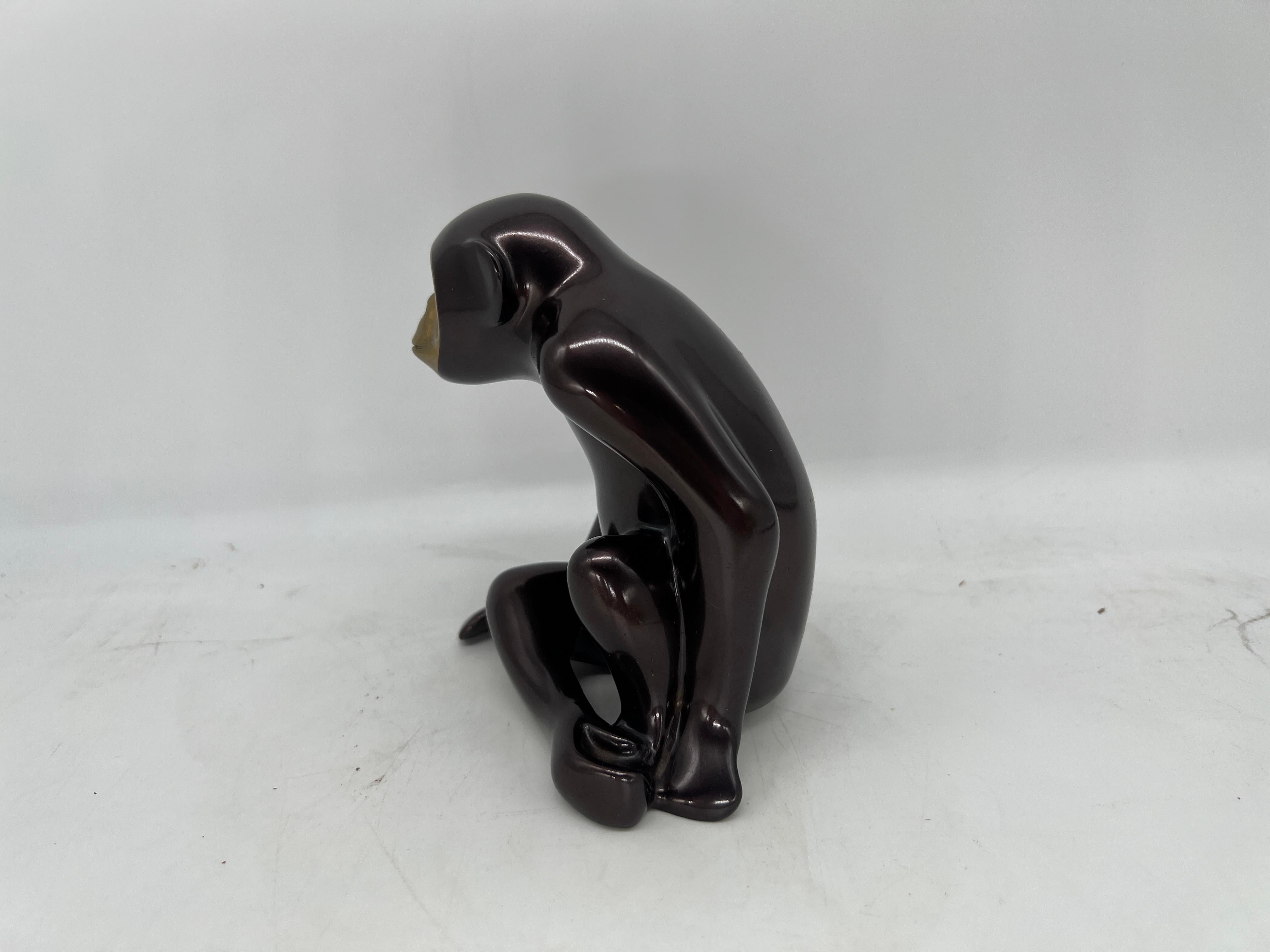 Loet Vanderveen (1921–2015)
Chimpanzee
Bronze Sculpture

This elegant bronze sculpture by Loet Vanderveen captures the natural grace and playful curiosity of a chimpanzee. Renowned for his ability to infuse his animal sculptures with lifelike