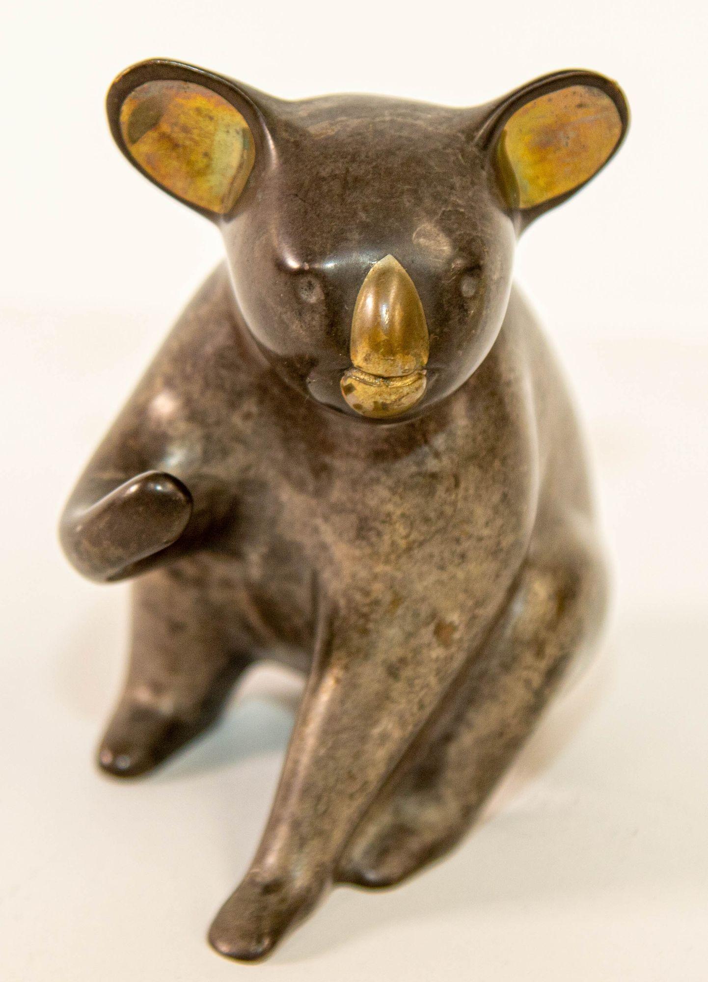 Loet Vanderveen (Dutch, 1921-2015) Bronze Artistic Patina Koala Bronze 2-Tone Wildlife Sculpture.
Original Loet Vanderveen bronze koala sculpture.
Original Loet Vanderveen limited edition, signed bronze sculpture, 