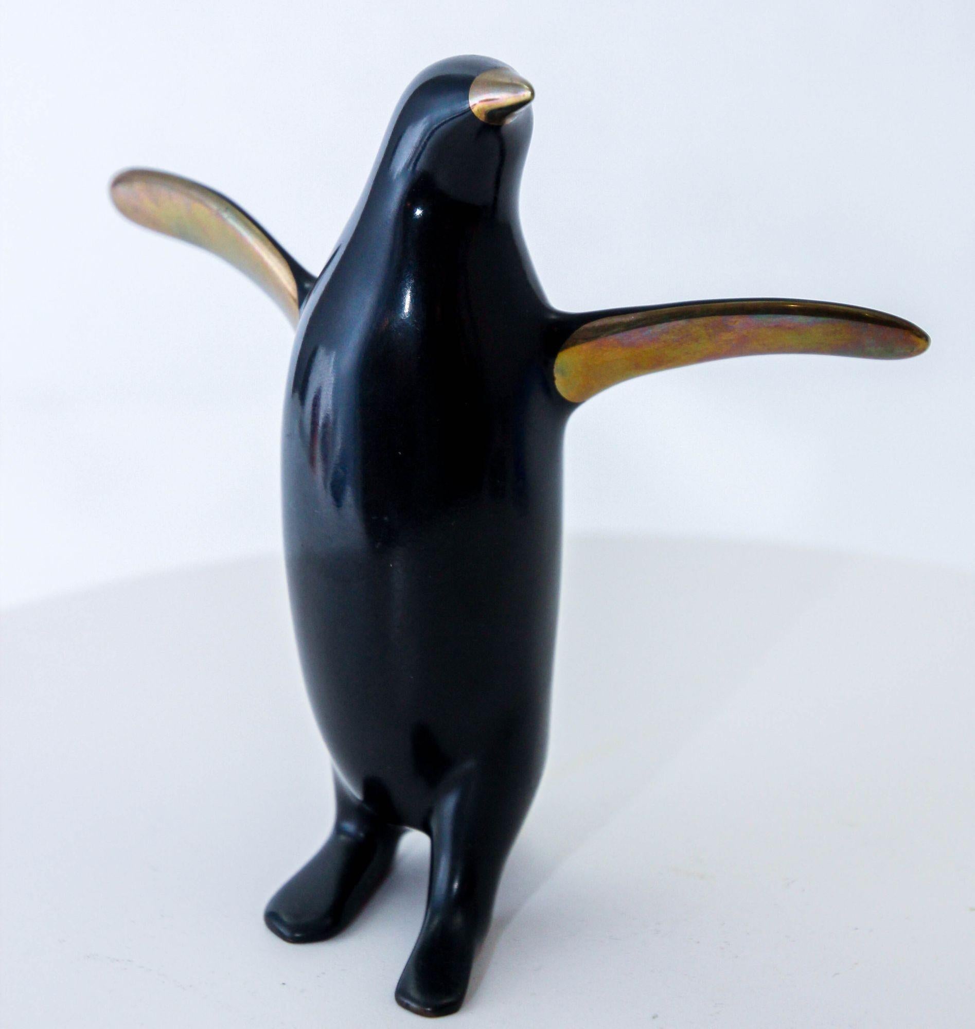 Loet Vanderveen (olandese, 1921-2015).
Scultura artistica in bronzo nero e oro di un pinguino selvatico.
Scultura originale di pinguino in bronzo di Loet Vanderveen.
Edizione limitata in bronzo.
Edizione: 2500.
Scultura in bronzo originale di Loet