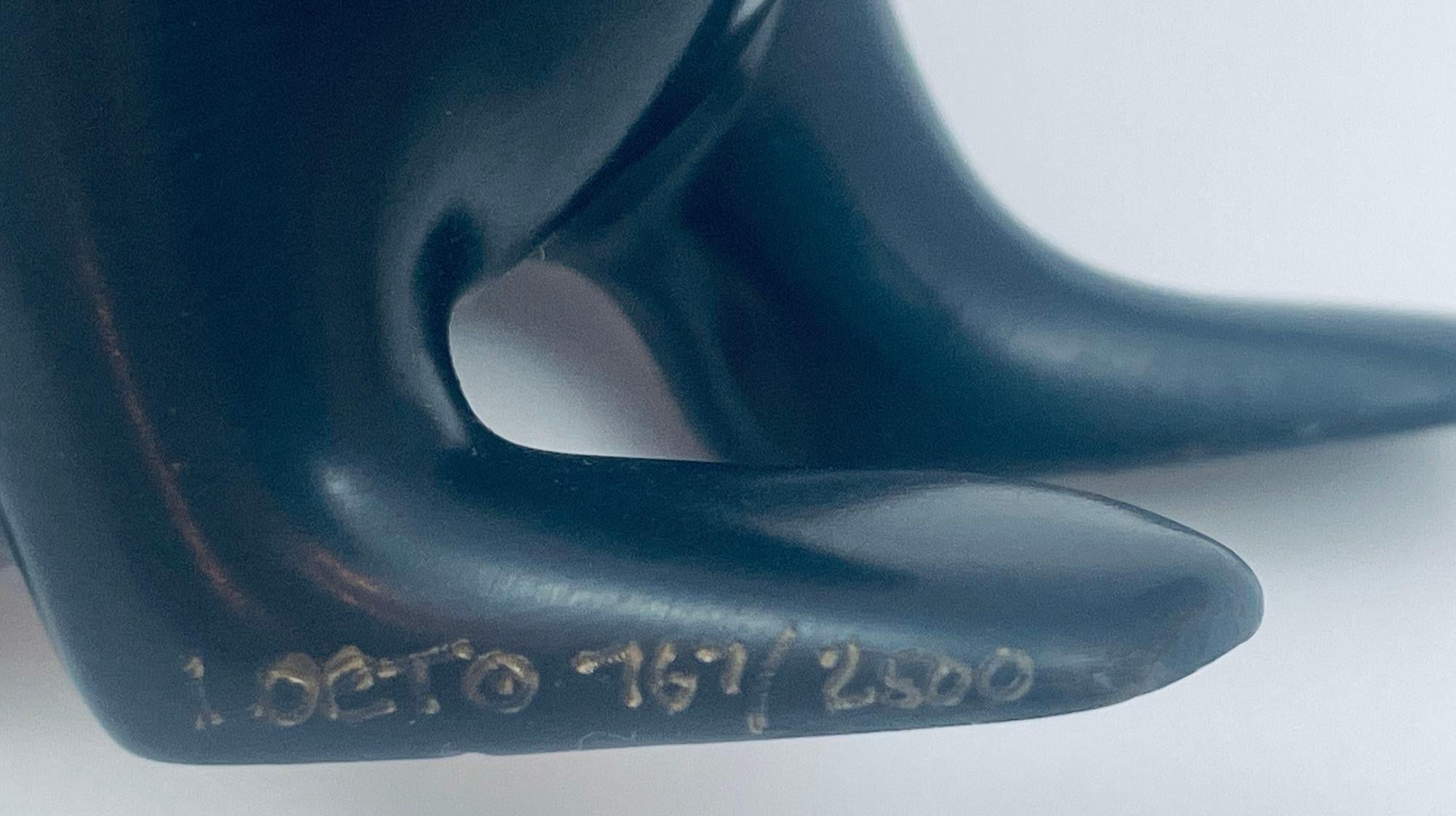 Moderno Loet Vanderveen Pinguino Scultura in bronzo firmata e numerata in vendita