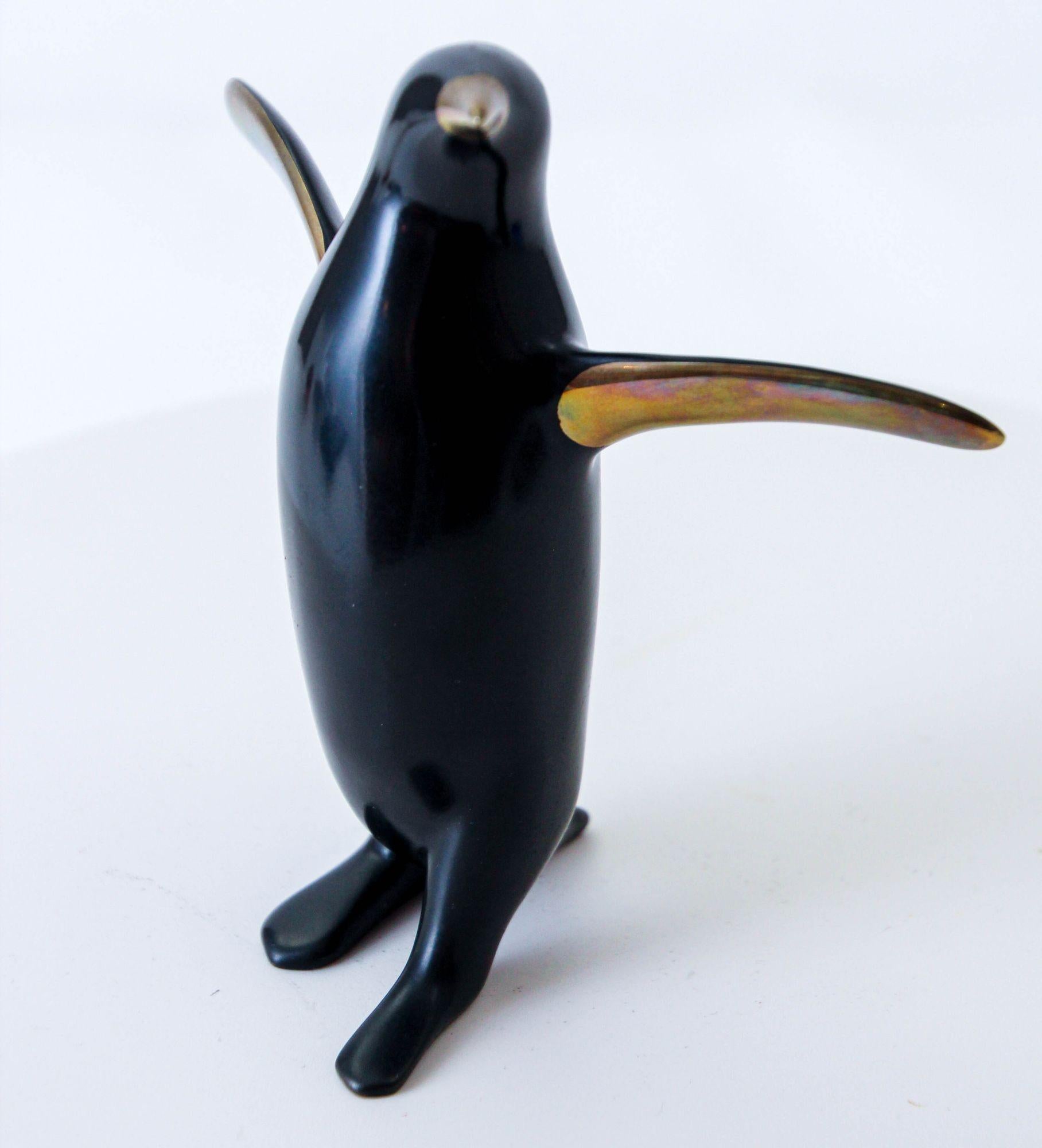 Fatto a mano Loet Vanderveen Pinguino Scultura in bronzo firmata e numerata in vendita