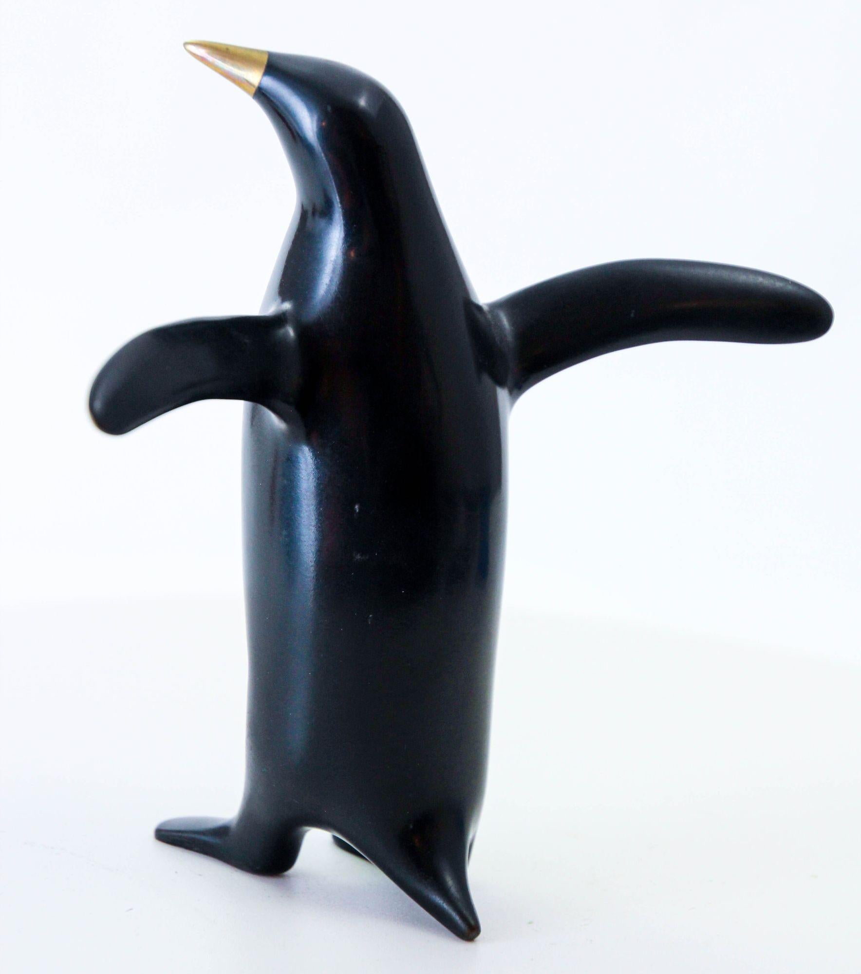 XX secolo Loet Vanderveen Pinguino Scultura in bronzo firmata e numerata in vendita