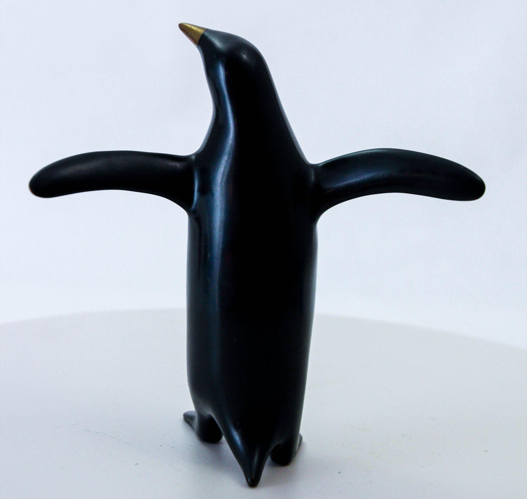 Bronzo Loet Vanderveen Pinguino Scultura in bronzo firmata e numerata in vendita