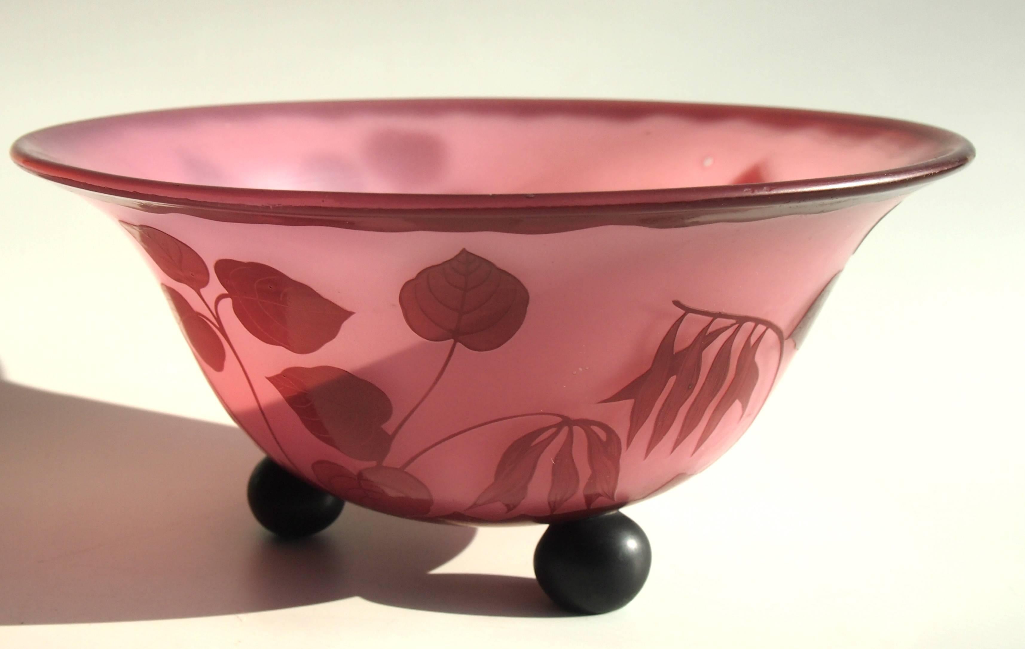 Bohemian Loetz Art Deco Cameo Glass Bowl  - 1925 In Good Condition For Sale In London, GB