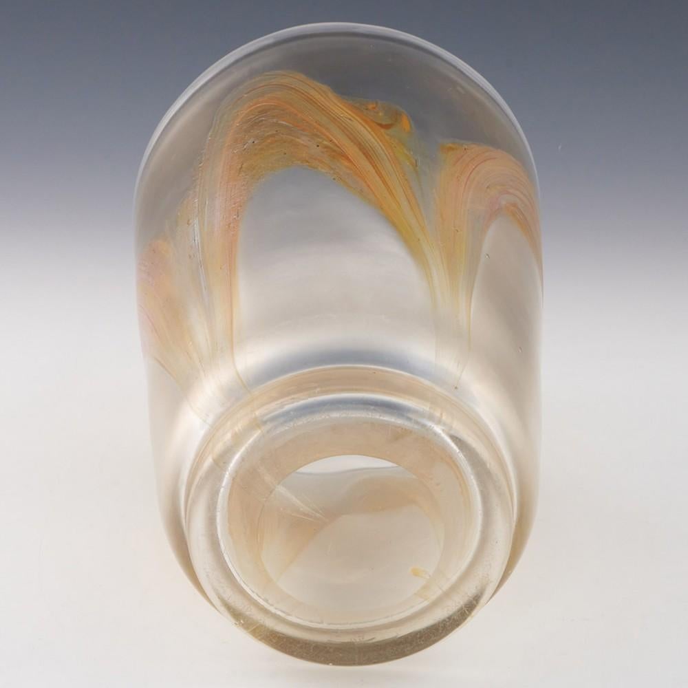 Loetz, schillernde, konisch zulaufende Art-déco-Vase aus Gold, Serie III, um 1930 (Glas) im Angebot