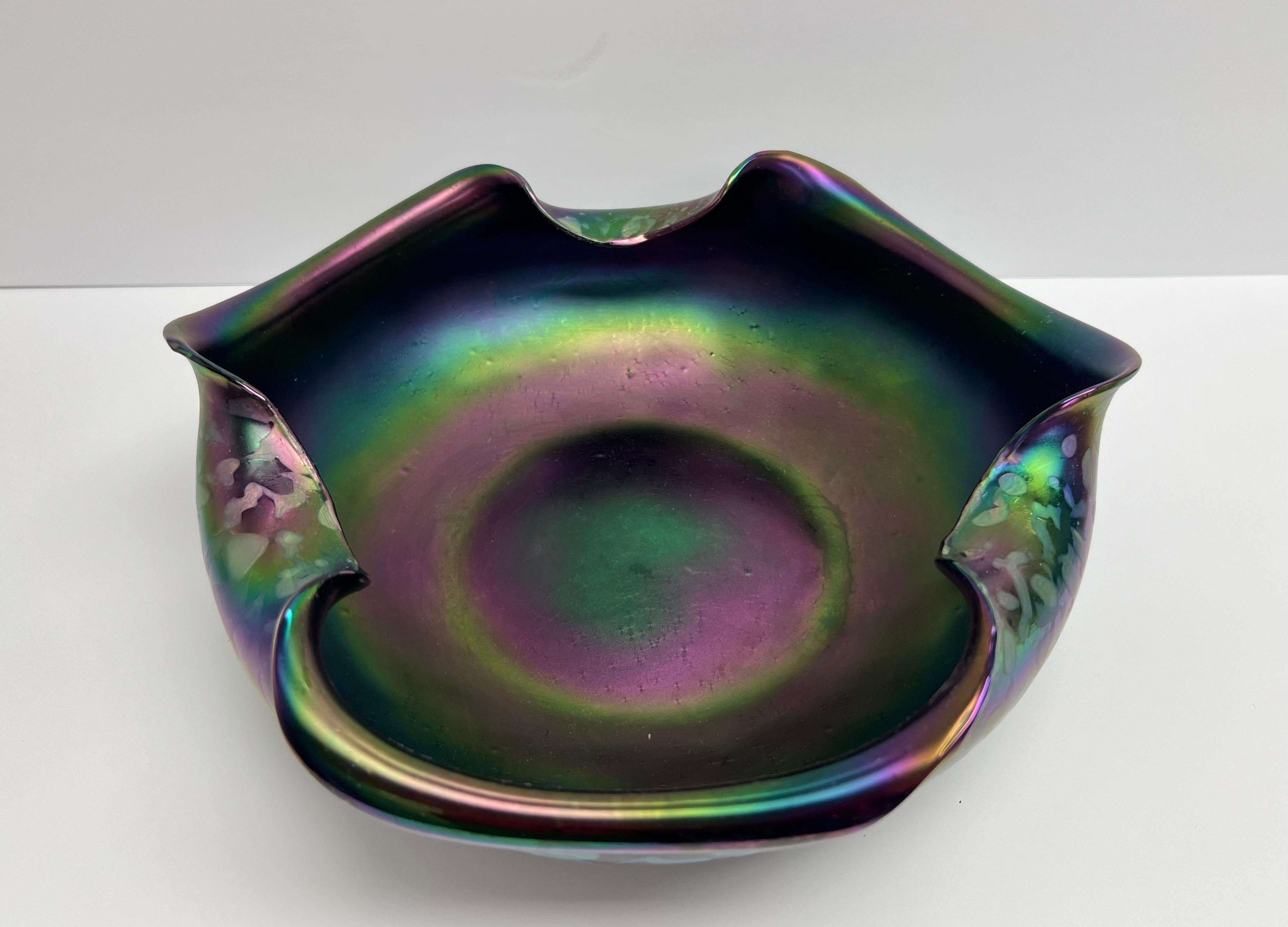 Austriaco Loetz Art Glass Art Noveau Ciotola Grande Iridescente in vendita