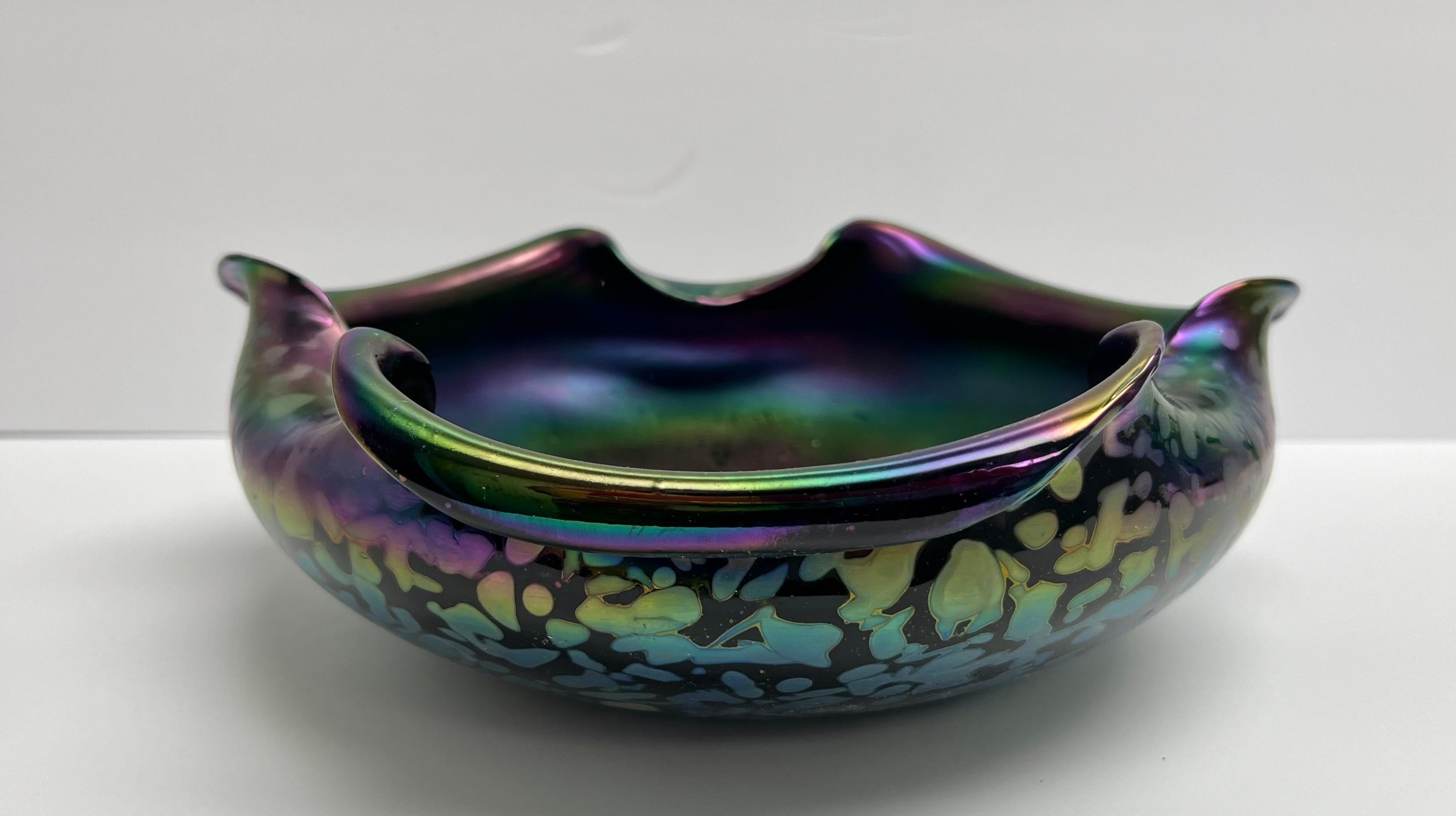 Loetz Art Glass Art Noveau Ciotola Grande Iridescente In condizioni buone in vendita a Miami, FL