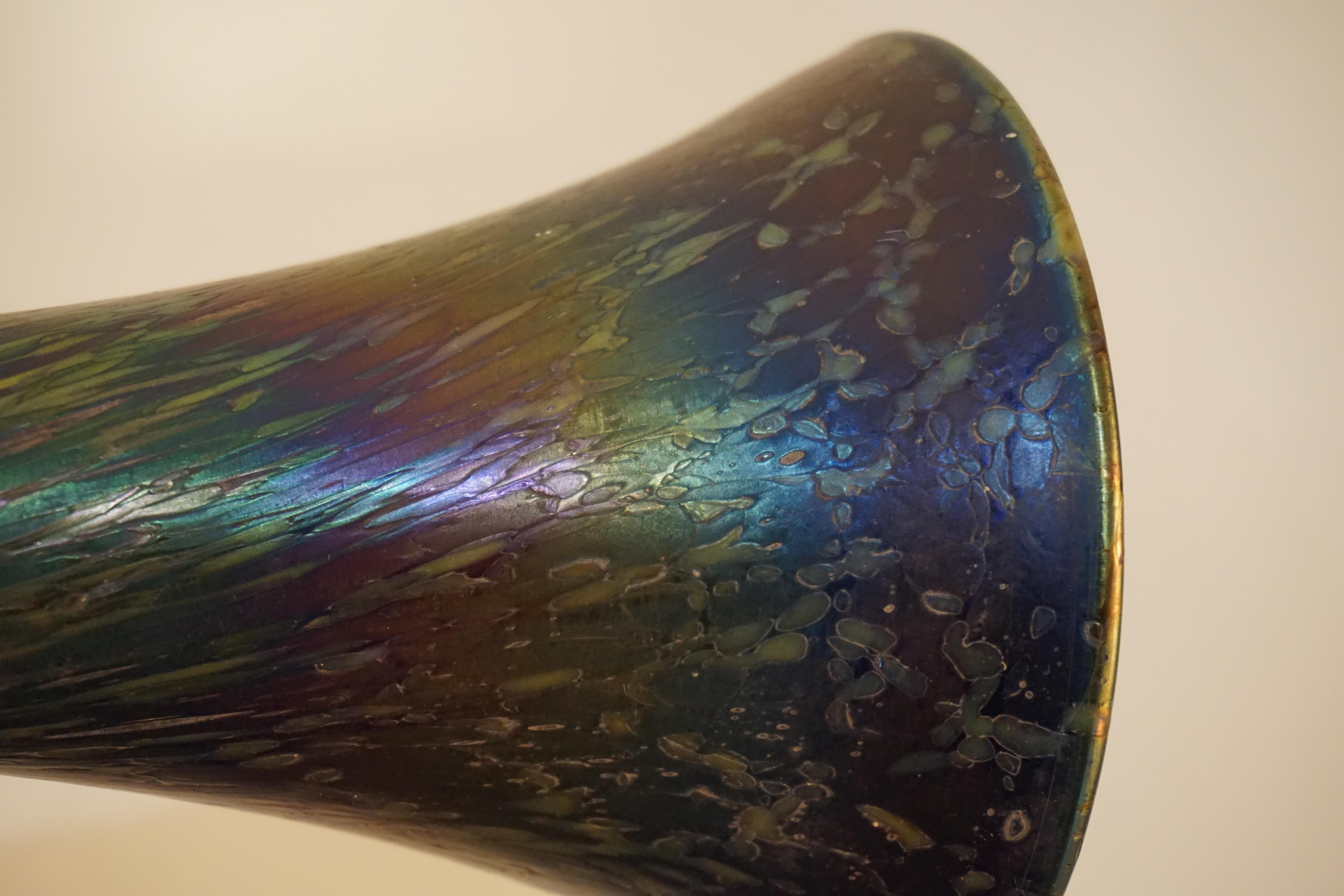 Art Glass Vase with Iridescent Glaze In Good Condition For Sale In Fairfax, VA