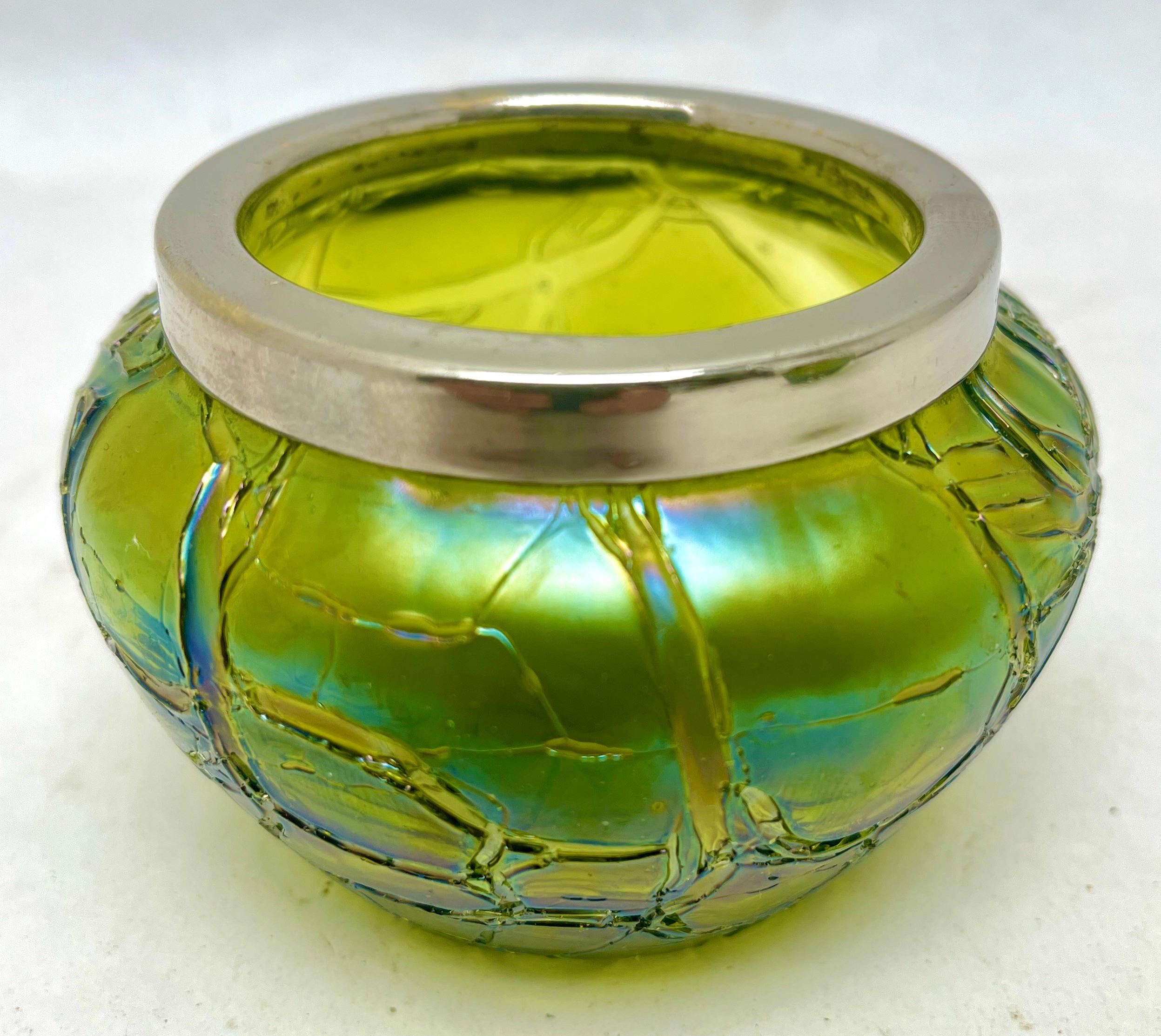 Early 20th Century Loetz Art Nouveau Cream Jug and Sugar Bowl with Details of Irradiated Glass For Sale