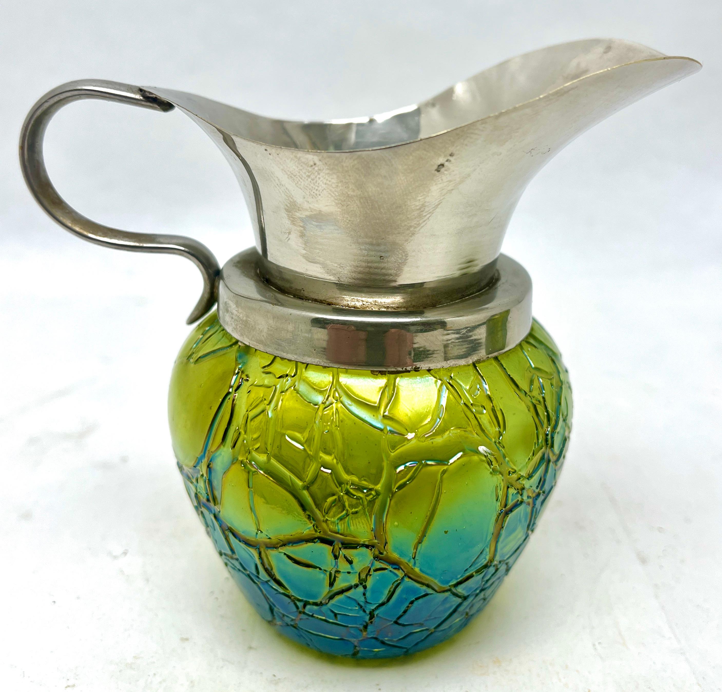 Loetz Jugendstil-Krug und Zuckerschale aus cremefarbenem Glas mit Details aus irradiiertem Glas  (Glaskunst) im Angebot