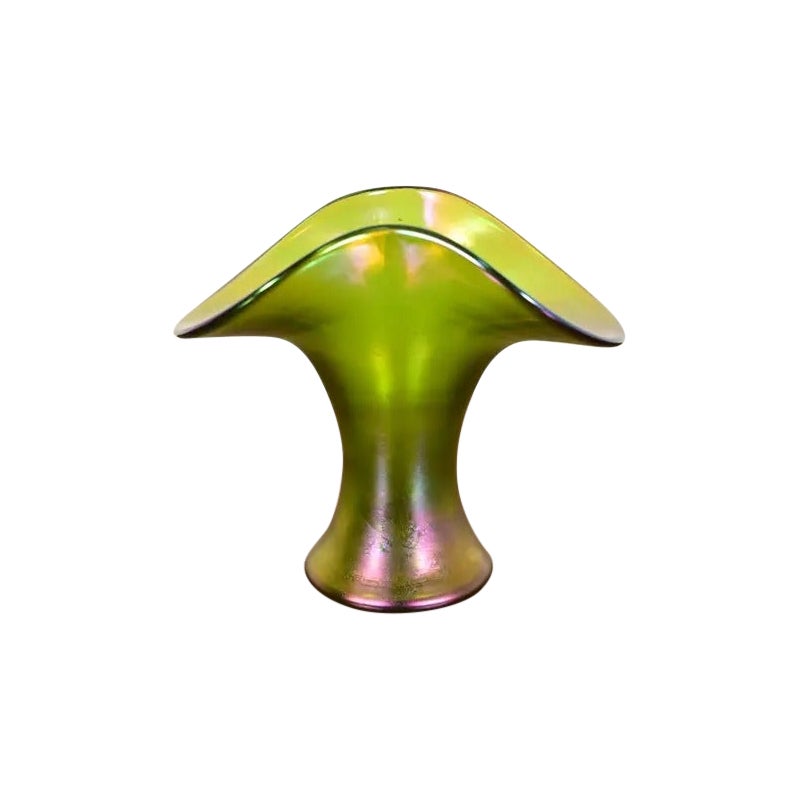 Loetz Art Nouveau Creta Glatt Iridescent Art Glass Vase, Circa 1900
