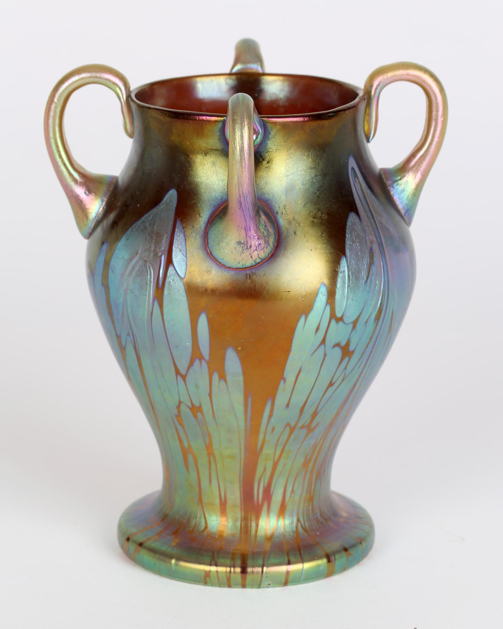 Loetz Jugendstil-Vase aus schillerndem Phaenomen-Kunstglas mit vier Griffen im Angebot 2