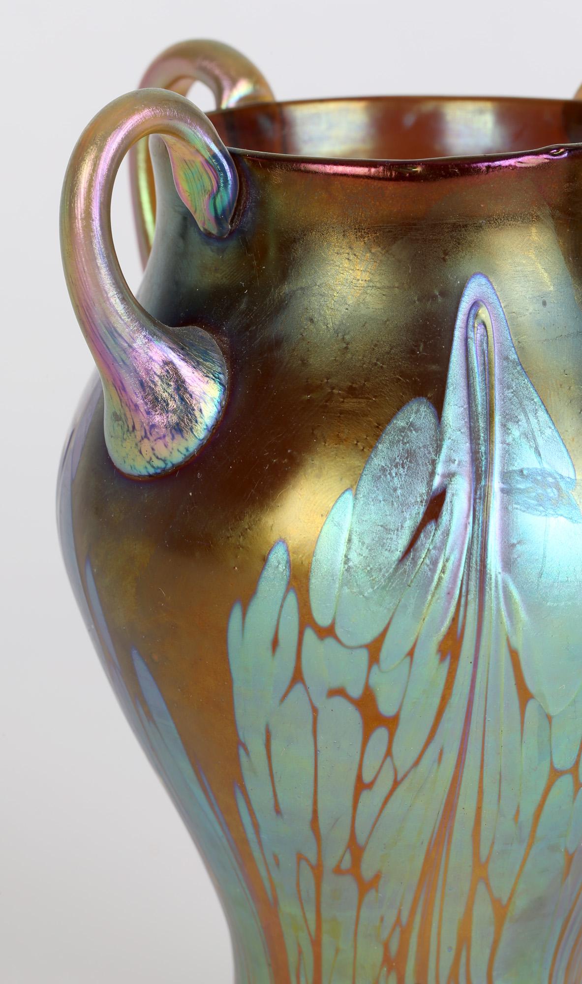 Loetz Jugendstil-Vase aus schillerndem Phaenomen-Kunstglas mit vier Griffen im Angebot 5