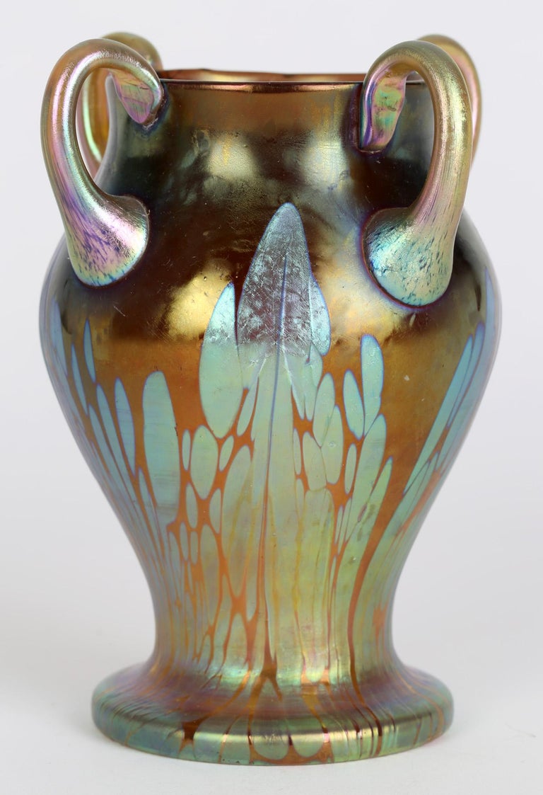 An exceptional and rare Bohemian art nouveau Phenomen Genre 2/484 (also known as Medici) pattern Loetz vase dating from around 1902. This beautiful vase stands on a rounded spread foot with a narrow waist and bulbous rounded body with a short funnel
