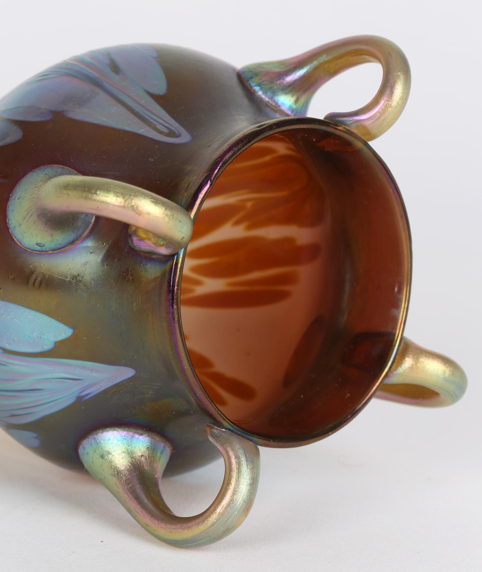 Fait main Loetz vase Art Nouveau en verre d'art irisé Phaenomen à quatre poignées en vente