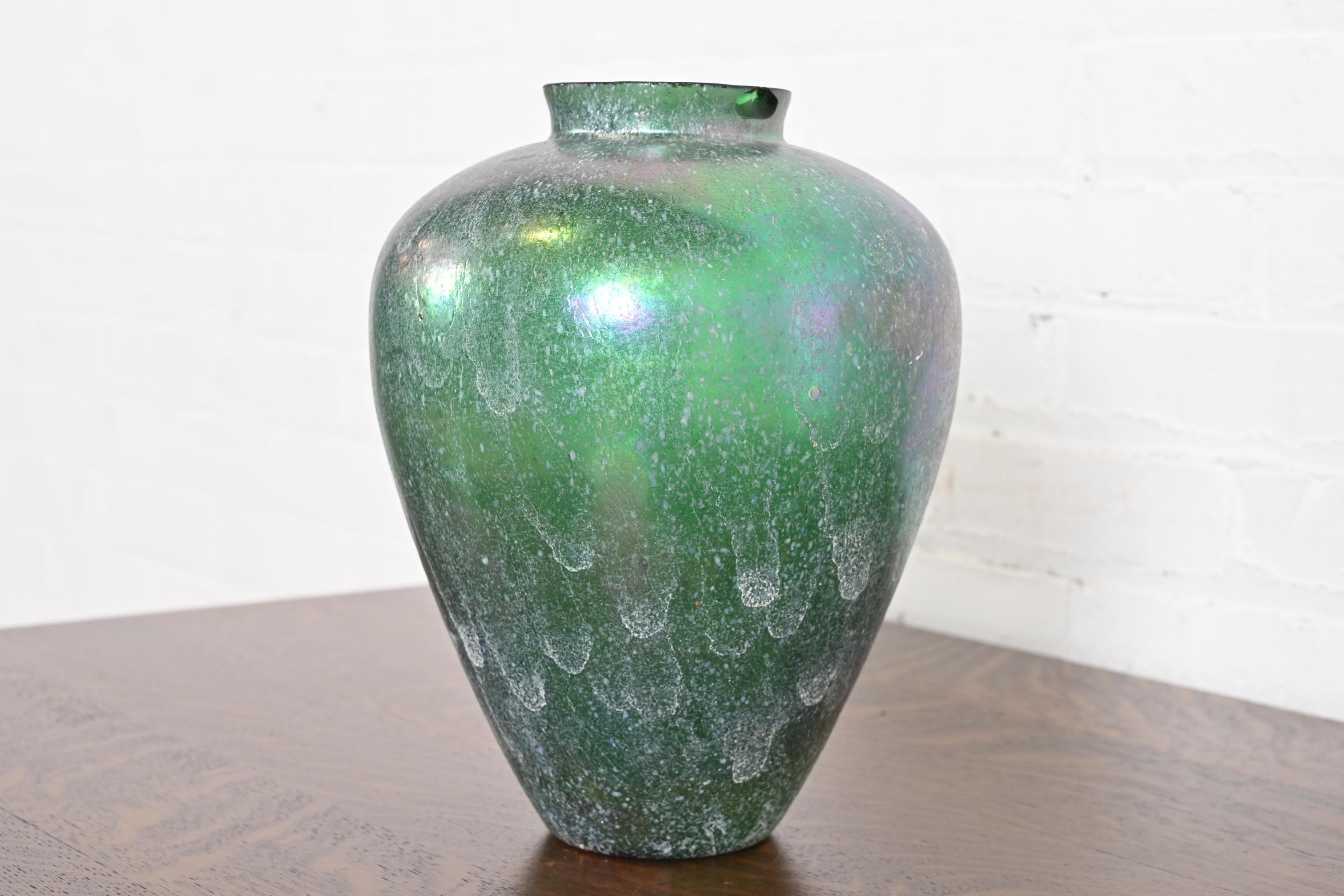 Loetz Jugendstil-Vase aus schillerndem Kunstglas, Loetz (Österreichisch) im Angebot