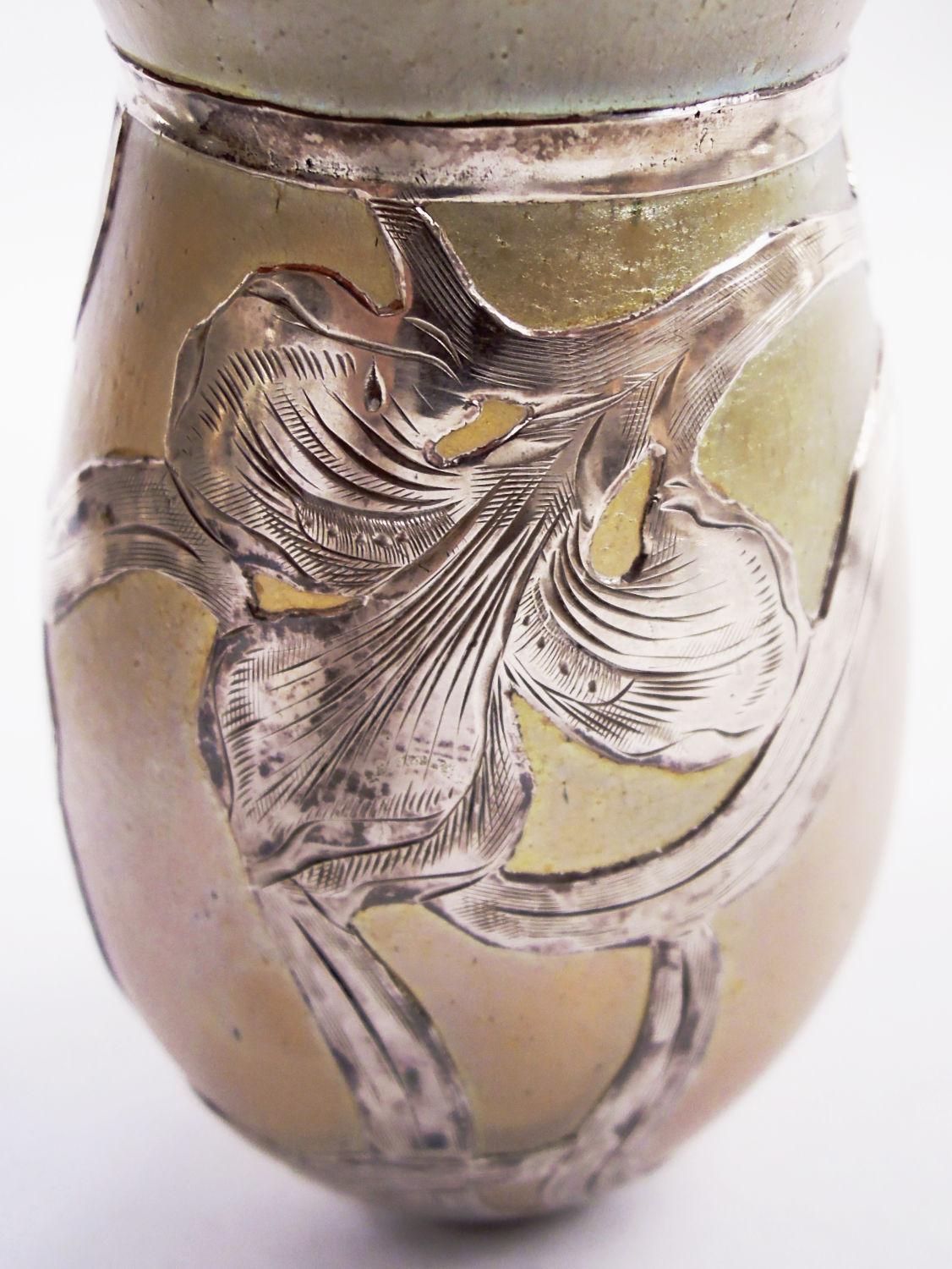 Vaso Loetz Art Nouveau Iridescente con sovrapposizione di Alvin Silver in vendita 1