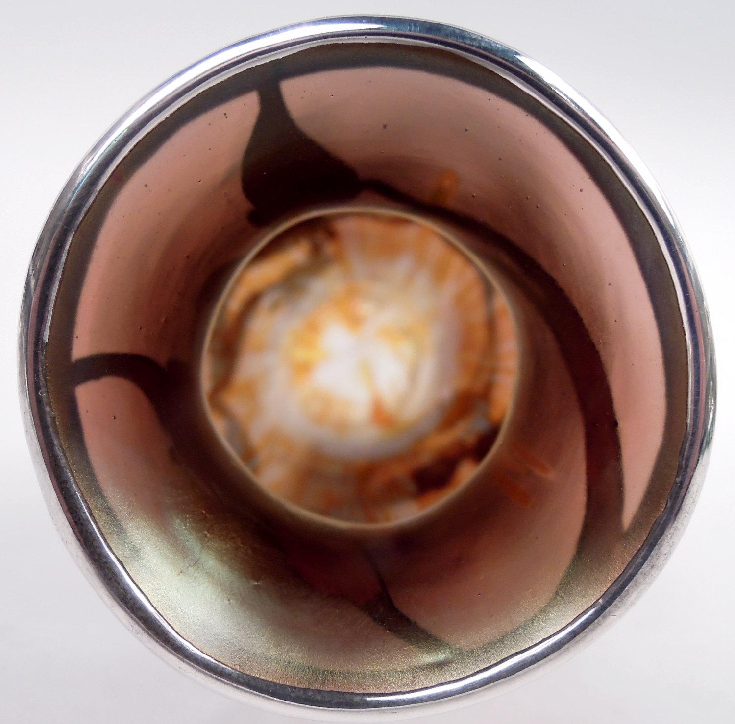 Vaso Loetz Art Nouveau Iridescente con sovrapposizione di foglie d'argento in vendita 1