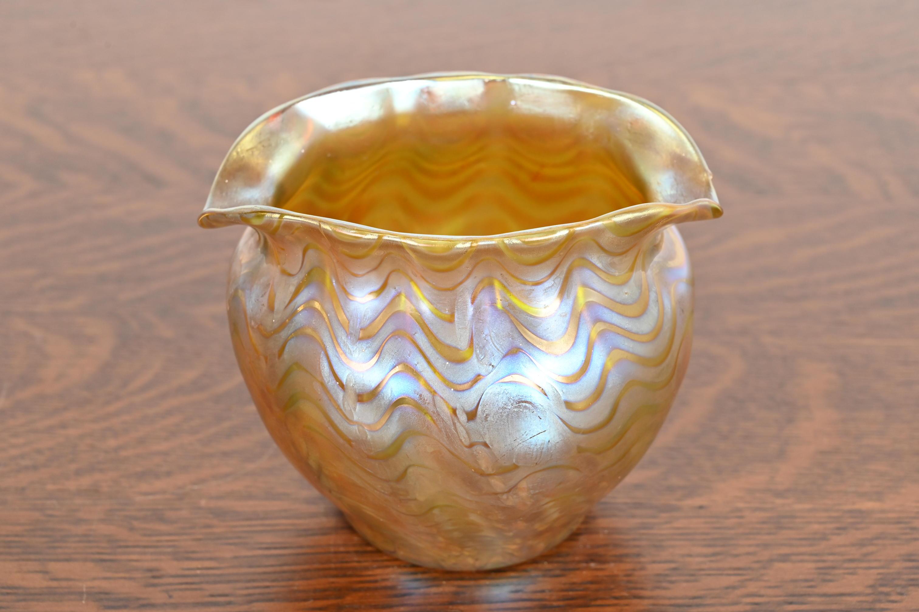 Loetz Jugendstil Phenomenon Gre Crete schillernde Kunstglasvase, Loetz (Art nouveau) im Angebot