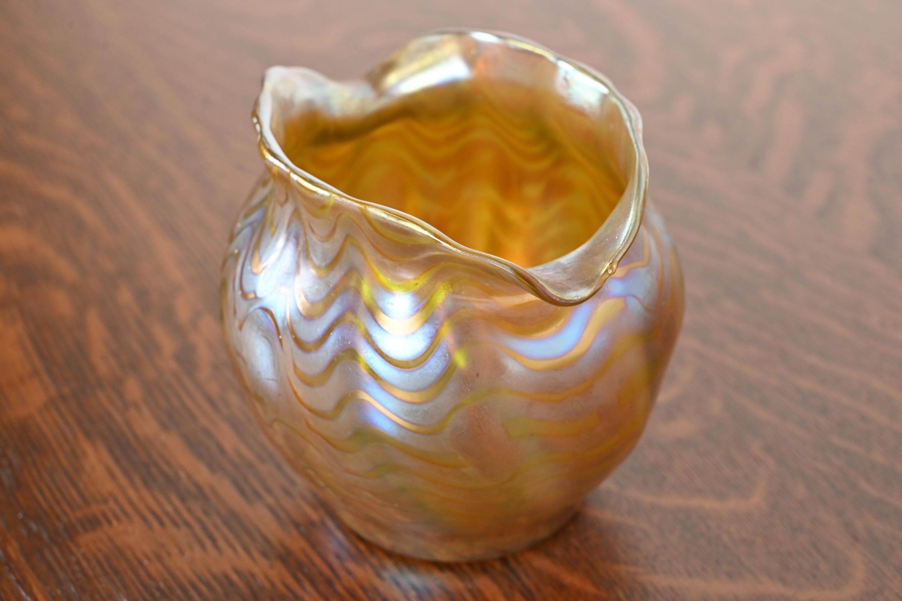 Loetz Jugendstil Phenomenon Gre Crete schillernde Kunstglasvase, Loetz (Österreichisch) im Angebot