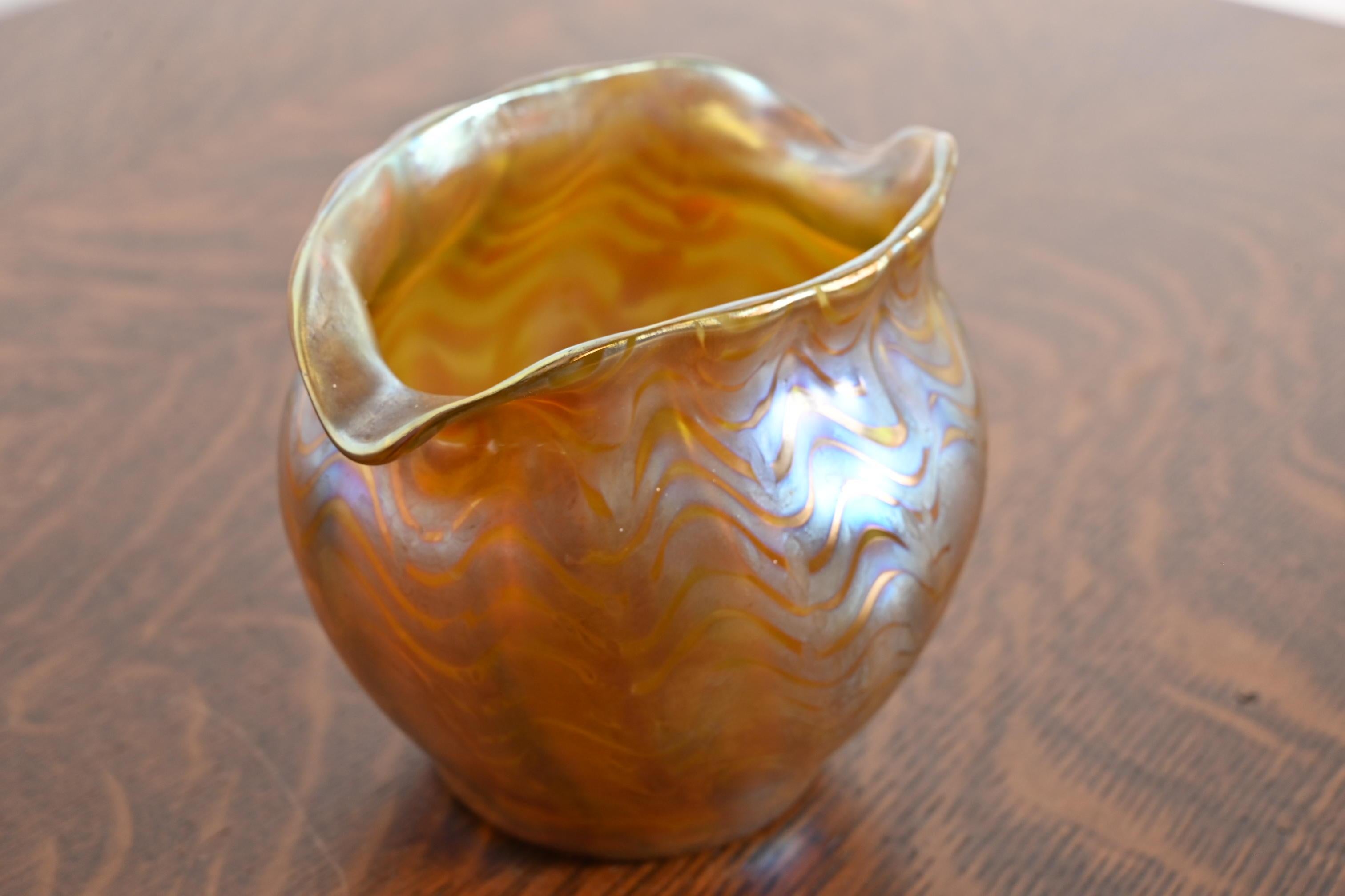 Loetz Jugendstil Phenomenon Gre Crete schillernde Kunstglasvase, Loetz im Zustand „Gut“ im Angebot in South Bend, IN