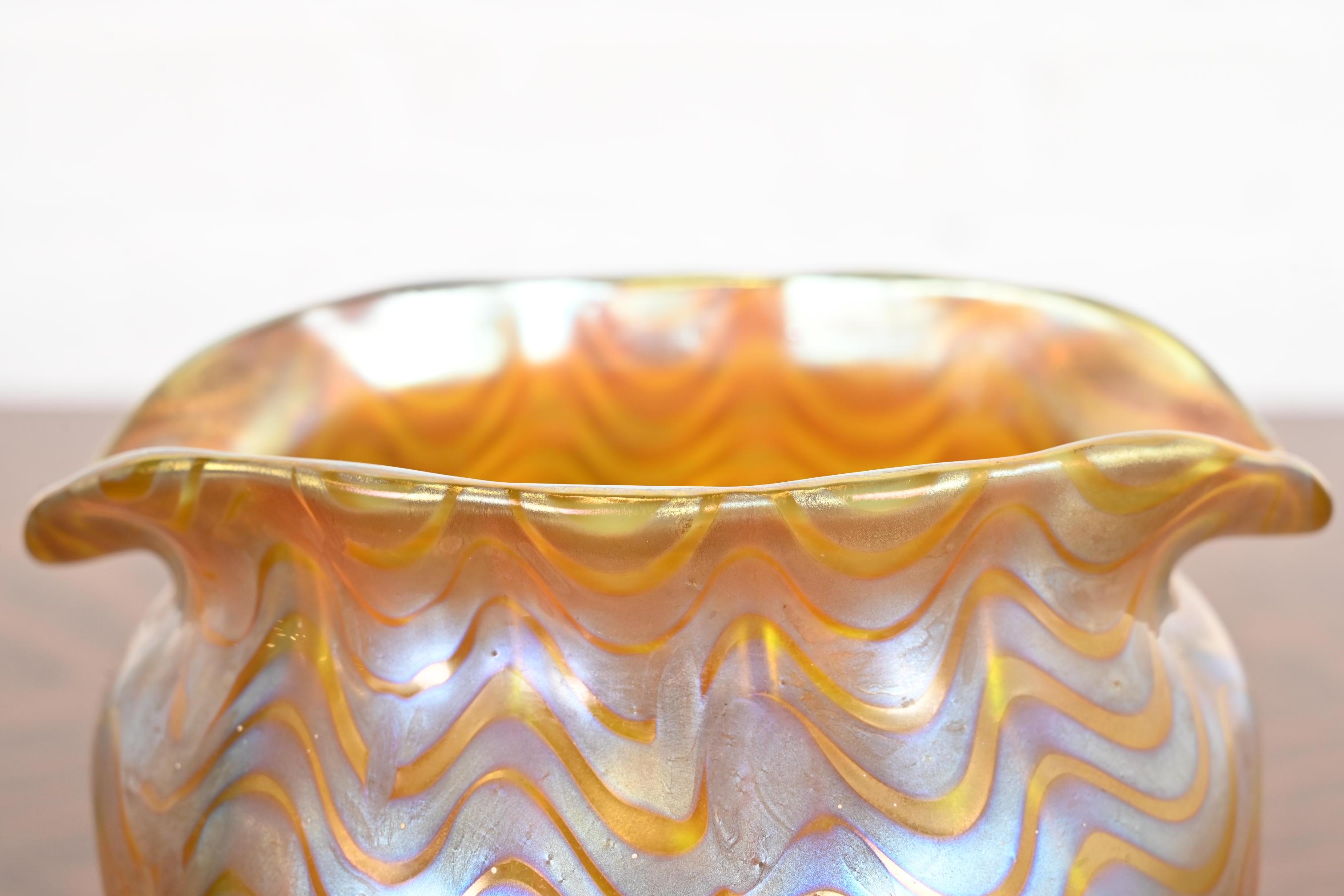 Loetz Jugendstil Phenomenon Gre Crete schillernde Kunstglasvase, Loetz im Angebot 1