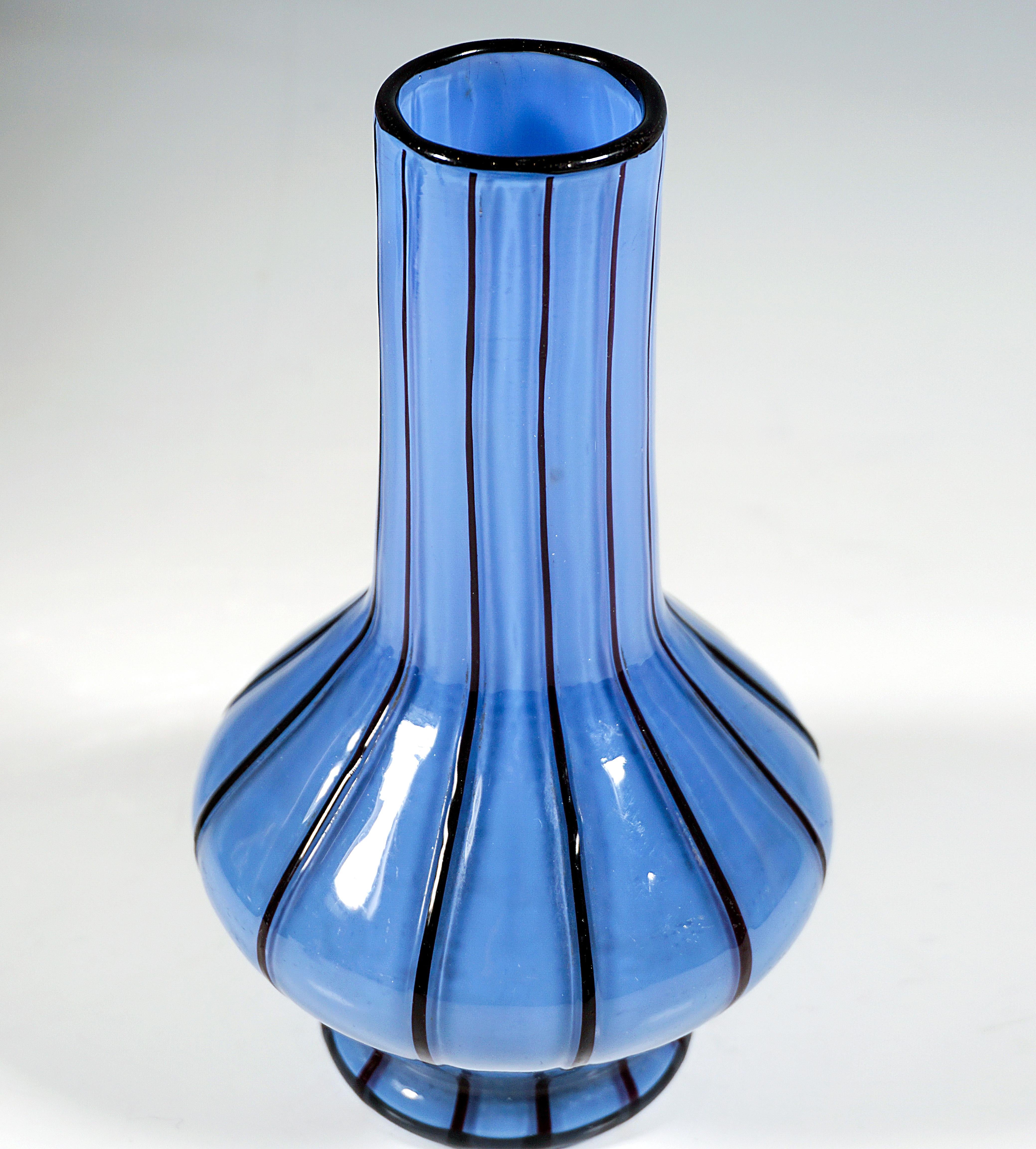 Art nouveau Vase Tango Art Nouveau Loetz, Exécution 157 Bleu ciel-Noir, Autriche-Hongrie 1914