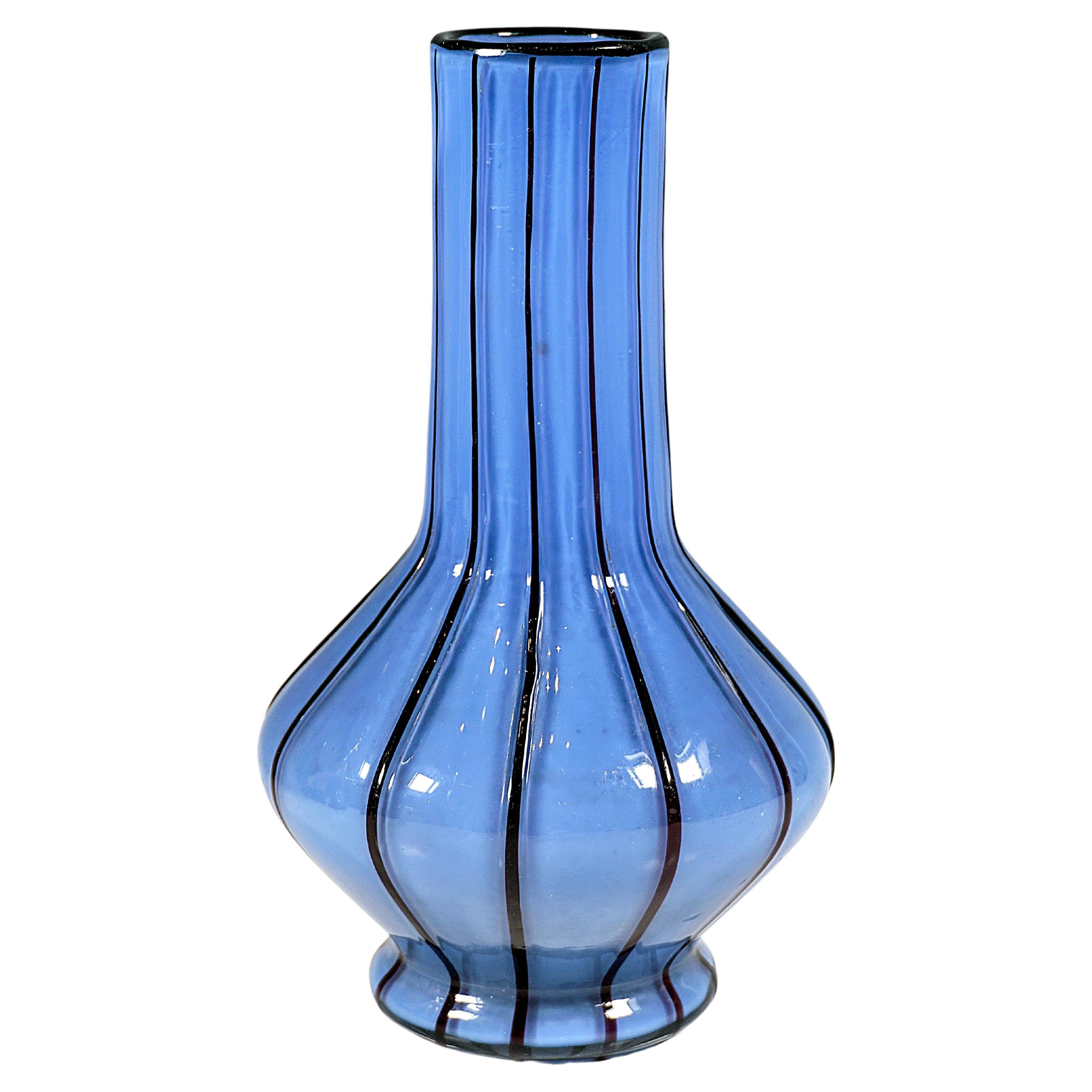 Vase Tango Art Nouveau Loetz, Exécution 157 Bleu ciel-Noir, Autriche-Hongrie 1914