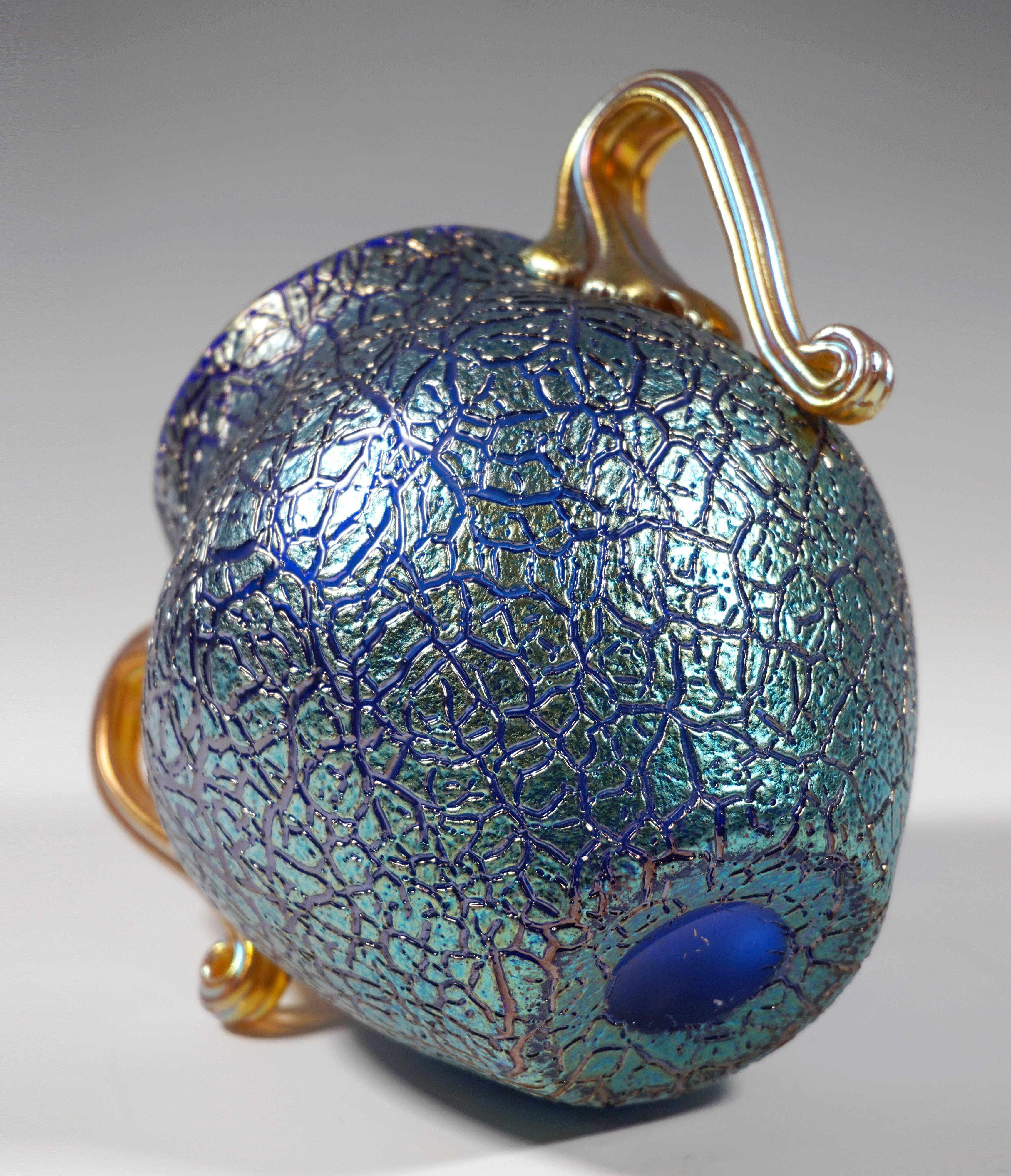 Jarrón Loetz Art Nouveau Mimosa cobalto con 2 asas, Austria-Hungría, hacia 1909 Vidrio en venta