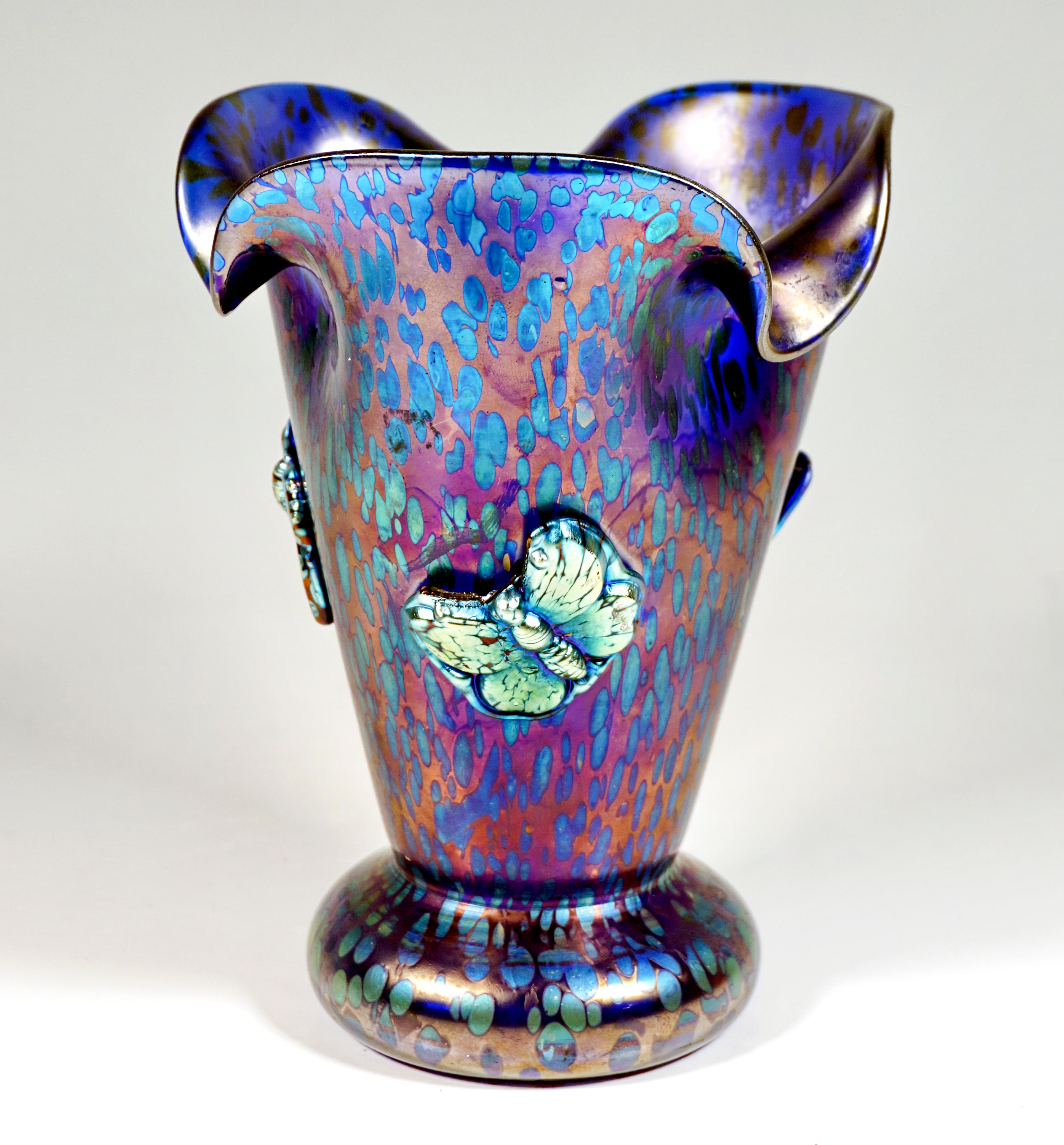 Finest Bohemian Art Nouveau glass vase:
Mould-blown vase with torus-shaped stand and funnel-shaped attached wall with trefoil-shaped, lobed mouth rim, wall and inside satin-finished, polished pontil.

Shape: Production number / pattern not
