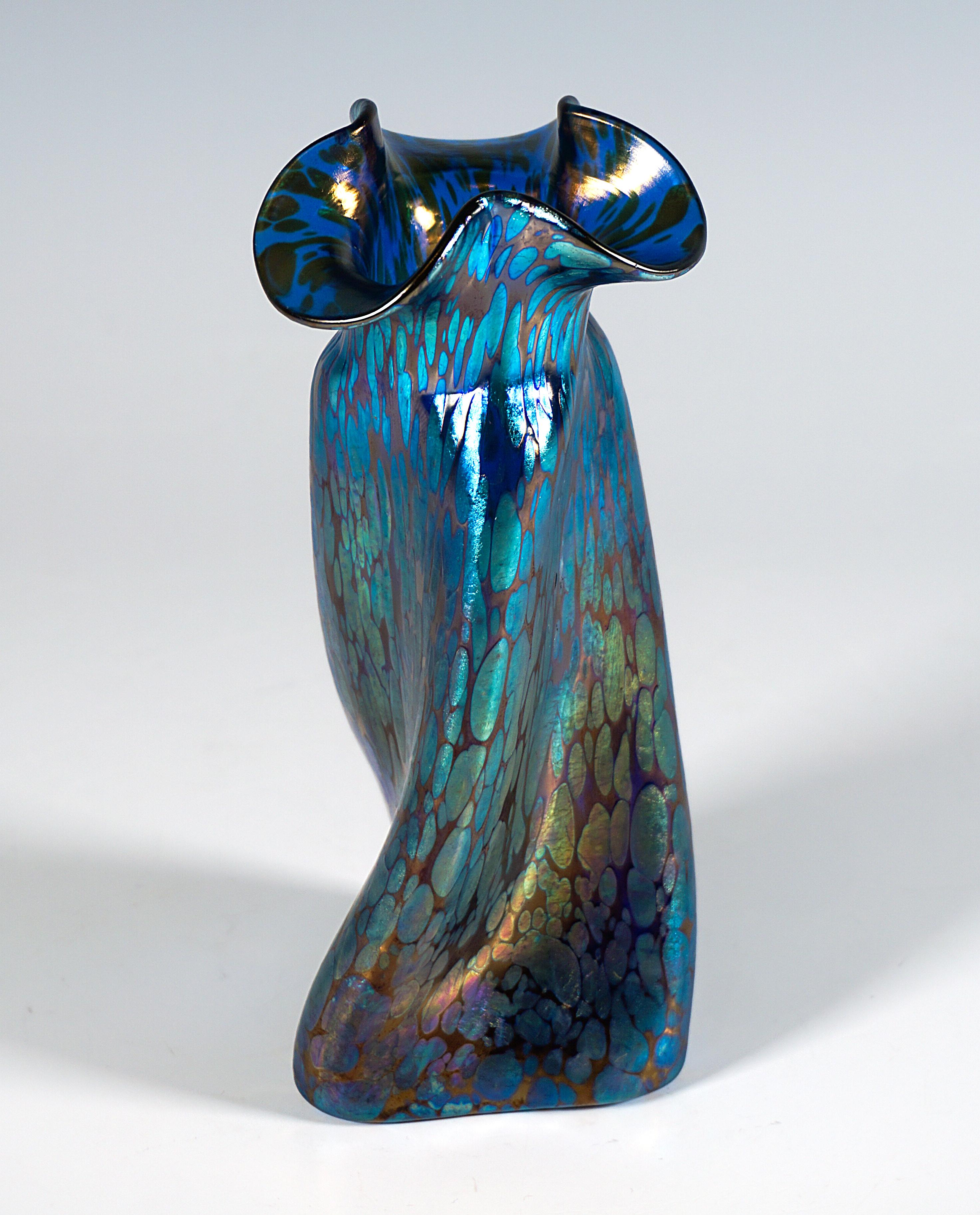 Loetz Art Nouveau Vase, Decor Cobalt Papillon, Twisted, Austria, Circa 1900 In Good Condition In Vienna, AT