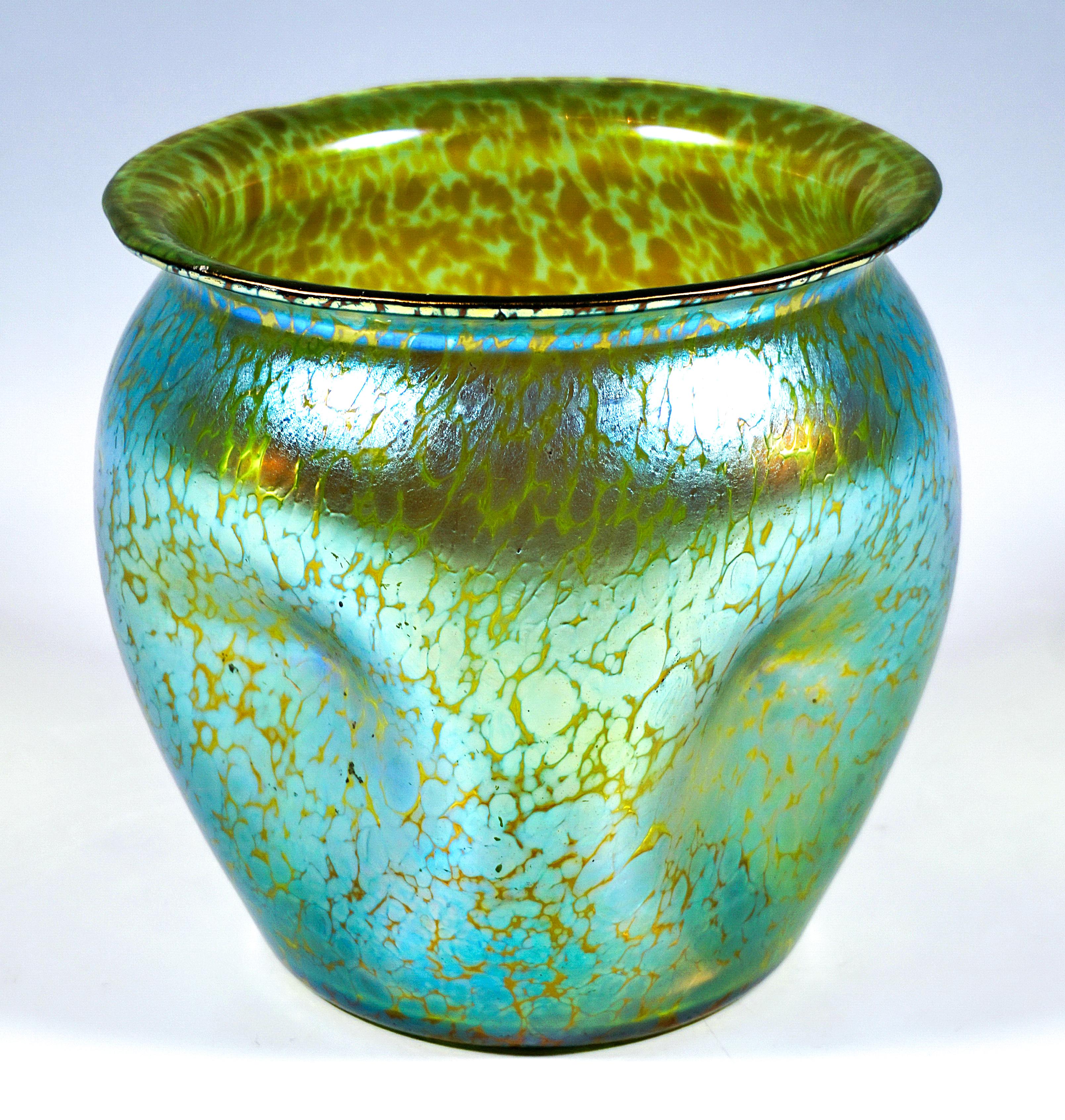 Jarrón Art Nouveau Loetz, Decor Creta Papillon, Bohemia, Austria-Hungría, 1900 Austríaco en venta