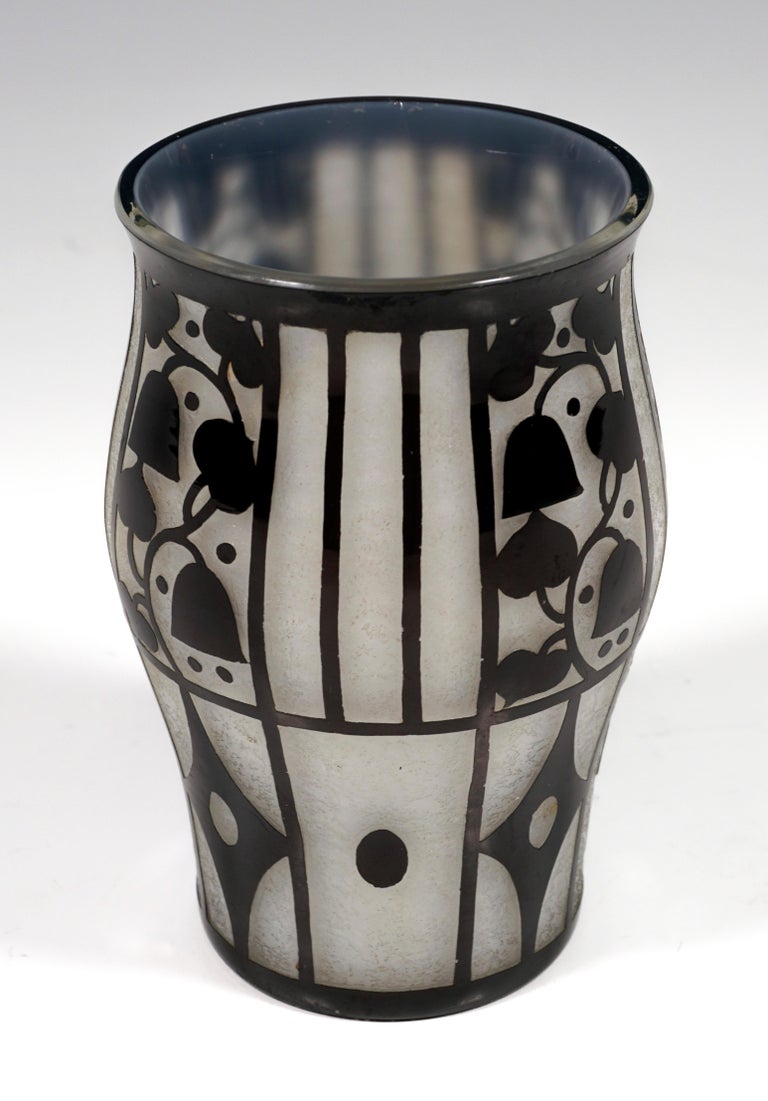 Loetz Art Nouveau Vase Opal with Black Etched Decor, J. Hoffmann, Austria, 1912 In Good Condition For Sale In Vienna, AT