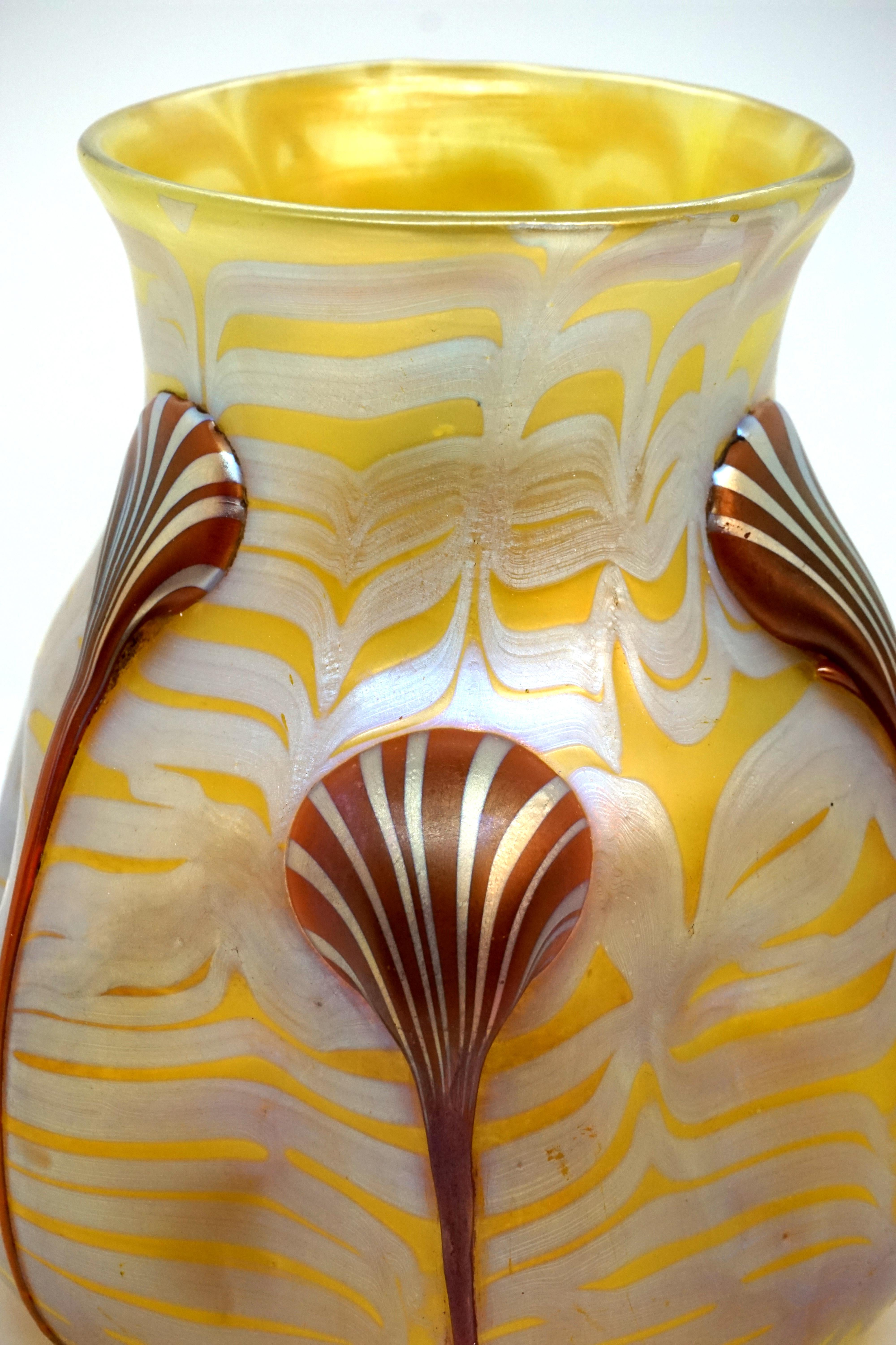 Loetz Art Nouveau Vase Phenomenon Genre 1/4 with Drop-Applications, 1900 In Good Condition In Vienna, AT