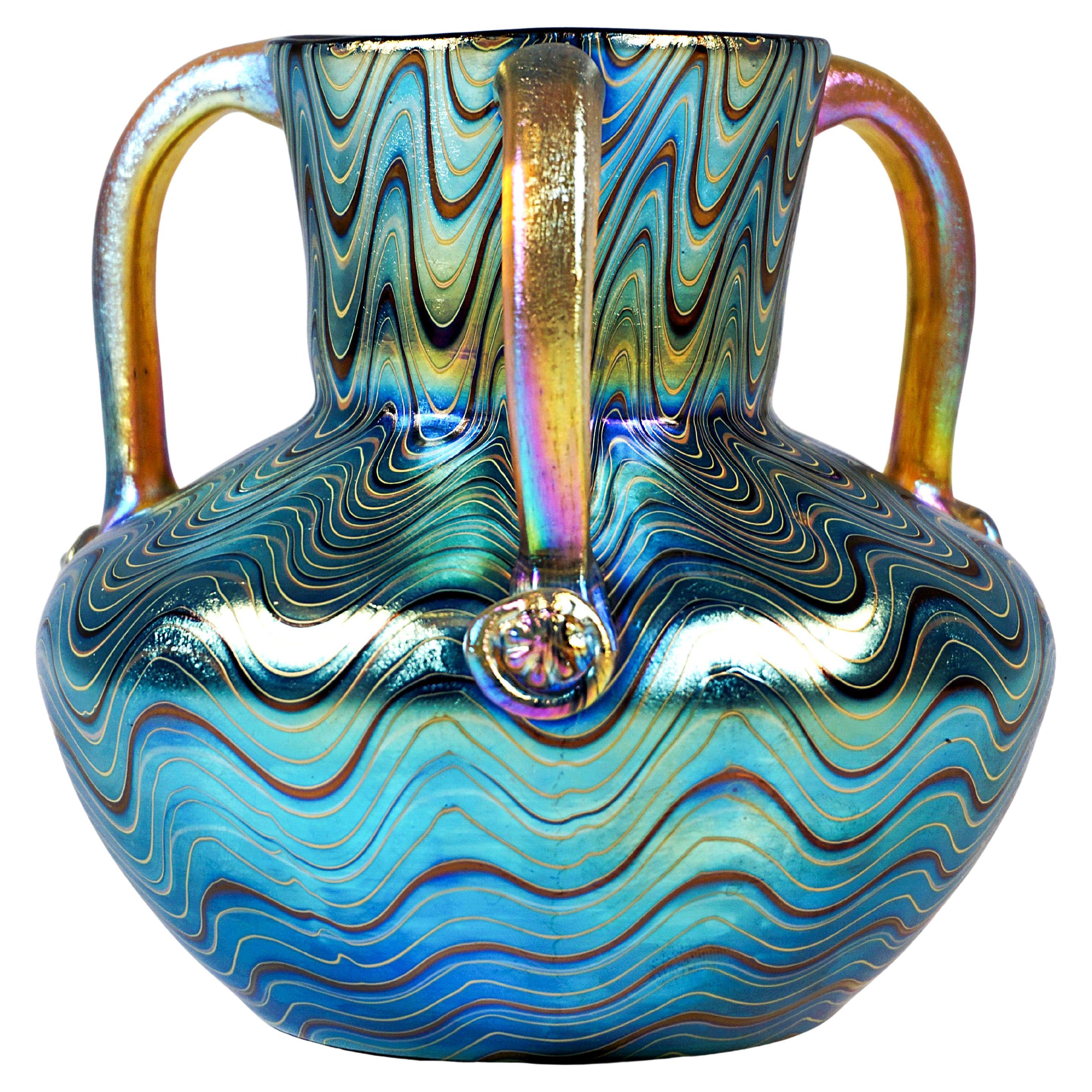 Vaso Loetz Art Nouveau Phenomenon Genre Ruby 6893 con tre manici, circa 1900