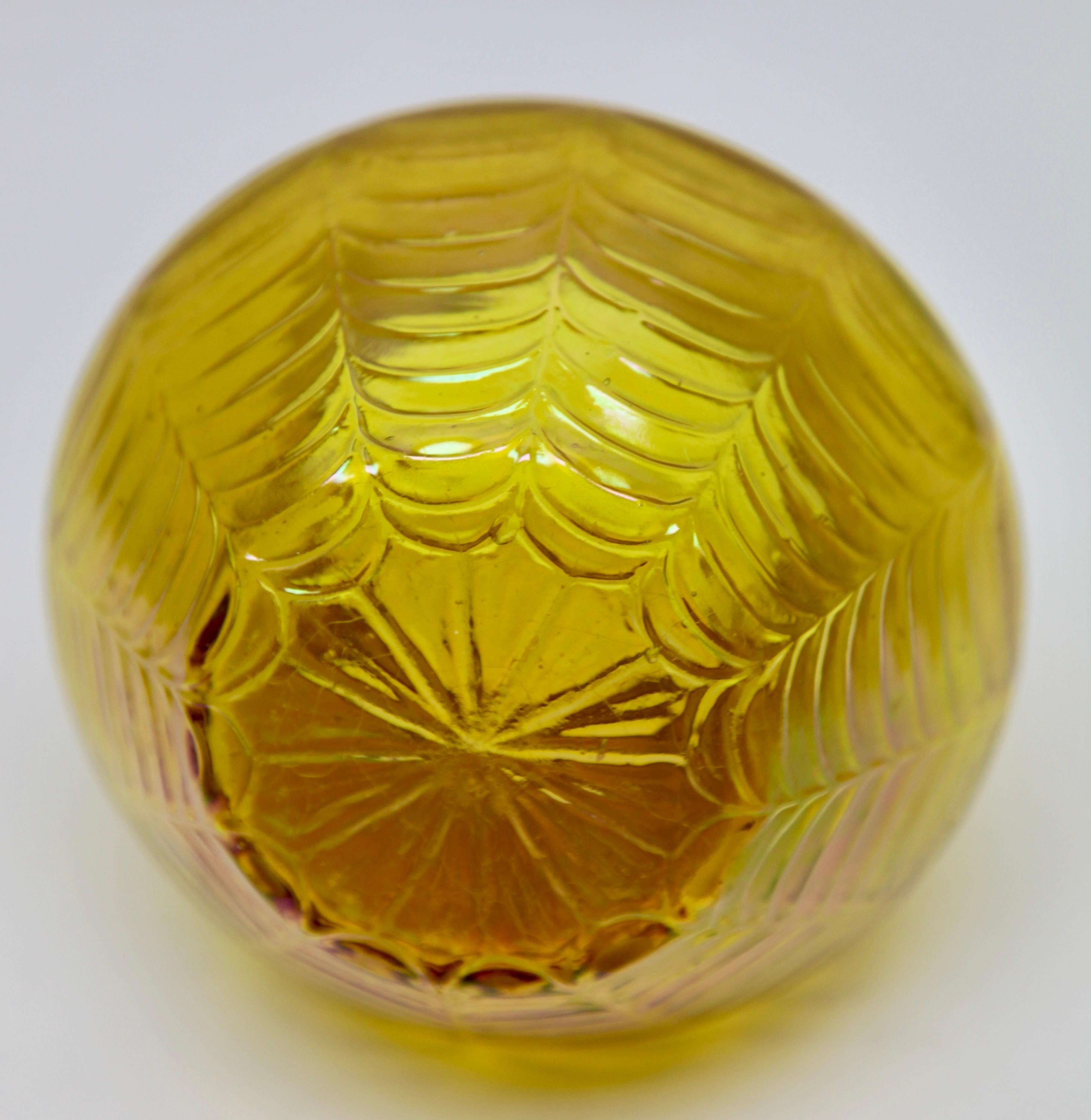 Jugendstil-Vase mit schmiedeeisernen Details aus irradiiertem Glas, 1900er Jahre (Handgefertigt) im Angebot