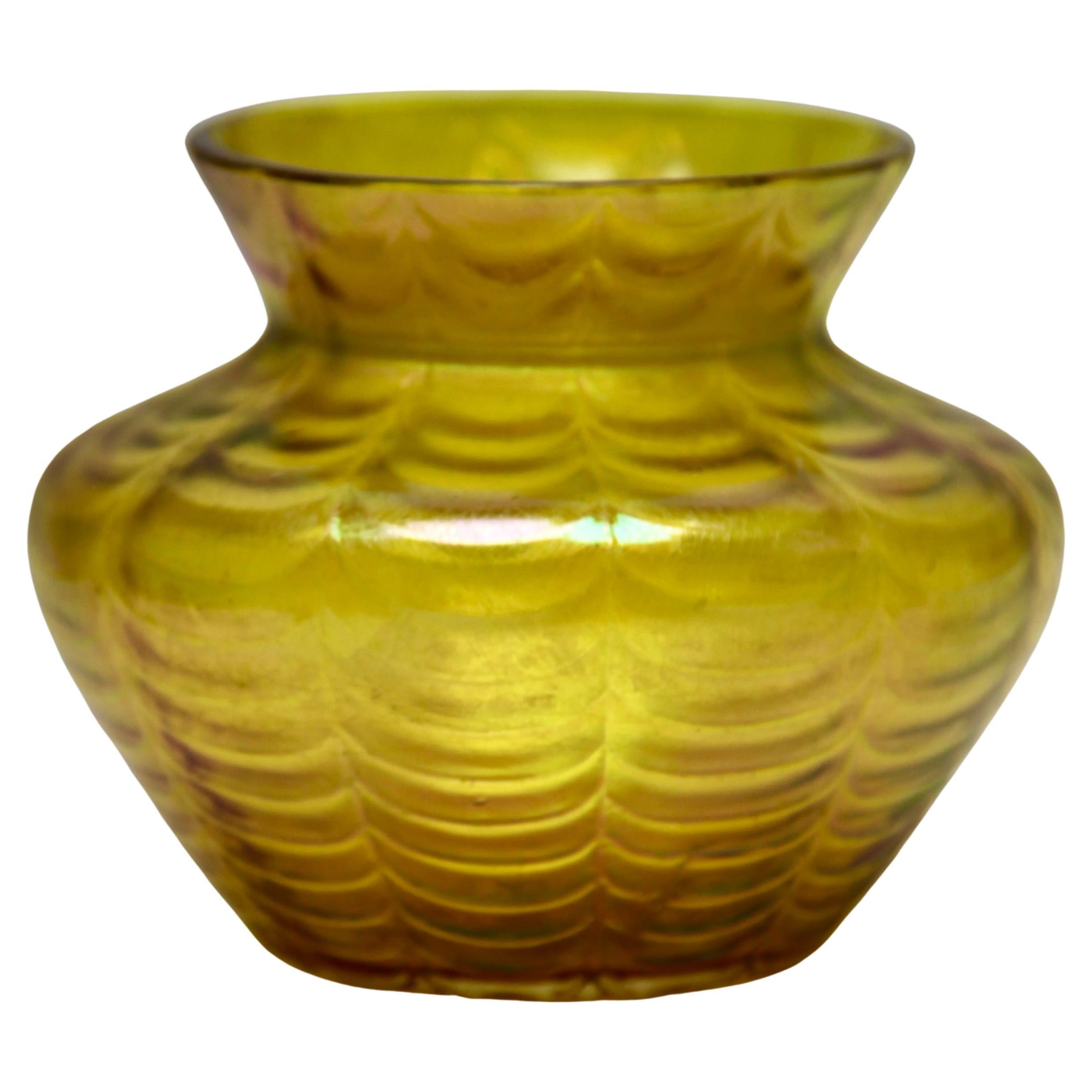 Jugendstil-Vase mit schmiedeeisernen Details aus irradiiertem Glas, 1900er Jahre im Angebot