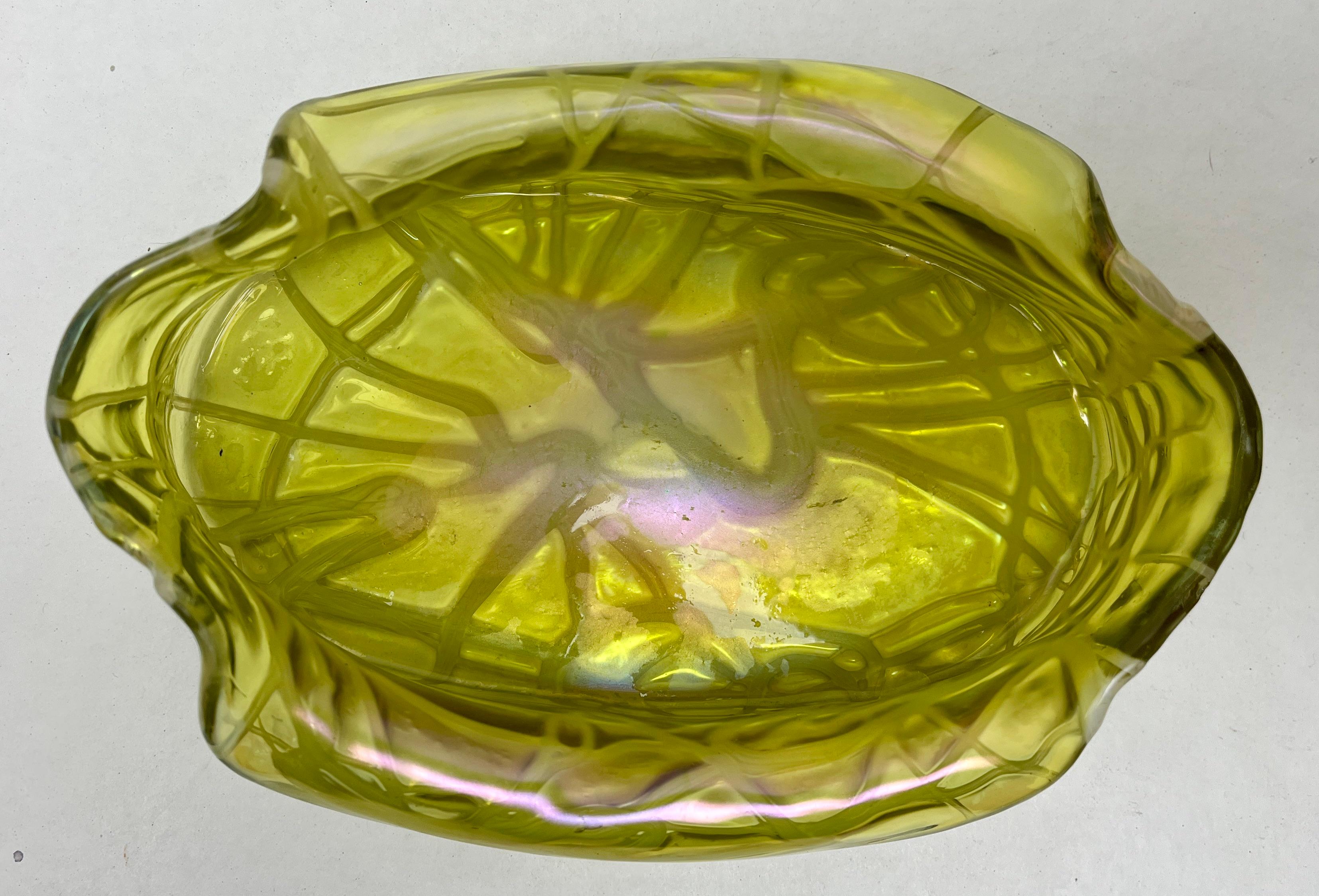 Loetz Art Nouveau Vide Poch Whit Details of Irradiated Glass, 1900s For Sale 1